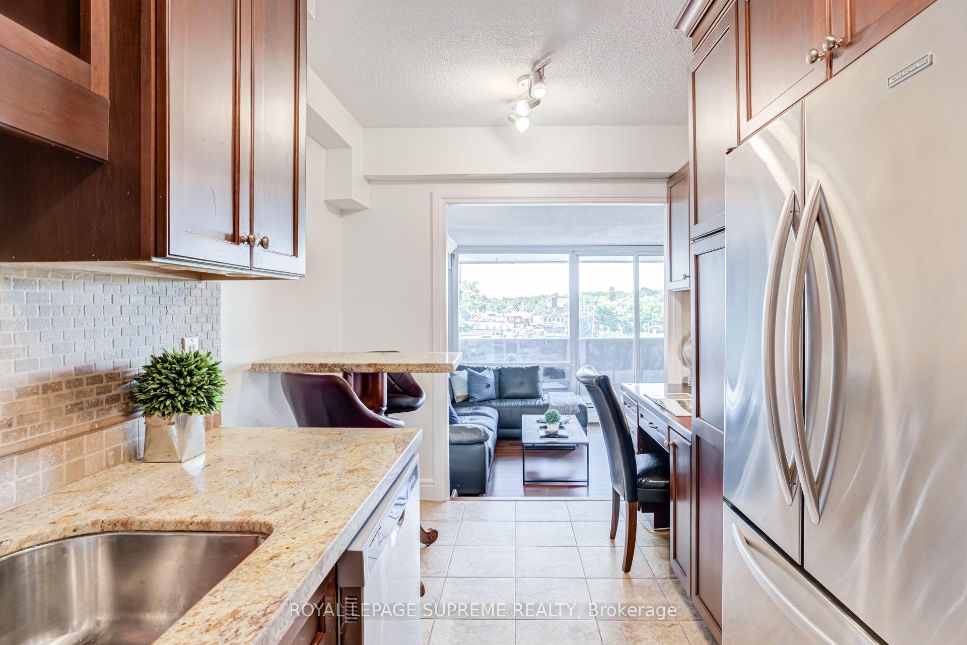 250 Scarlett Road 305, Toronto Unit: 305