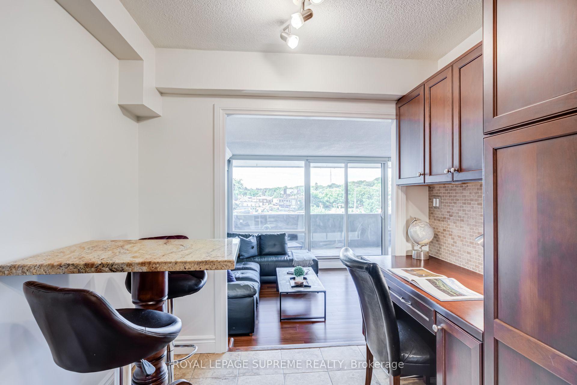 250 Scarlett Road 305, Toronto Unit: 305