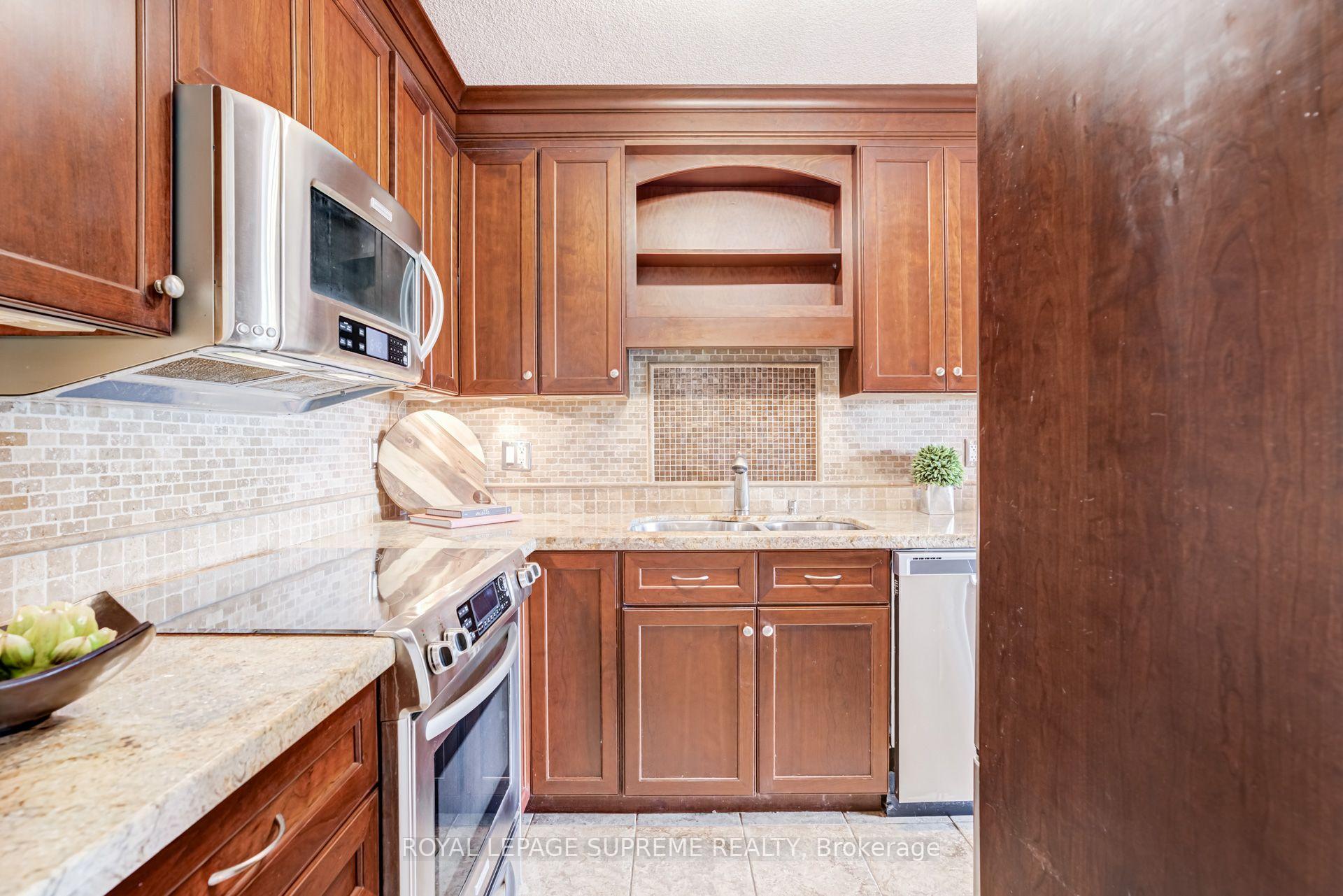 250 Scarlett Road 305, Toronto Unit: 305