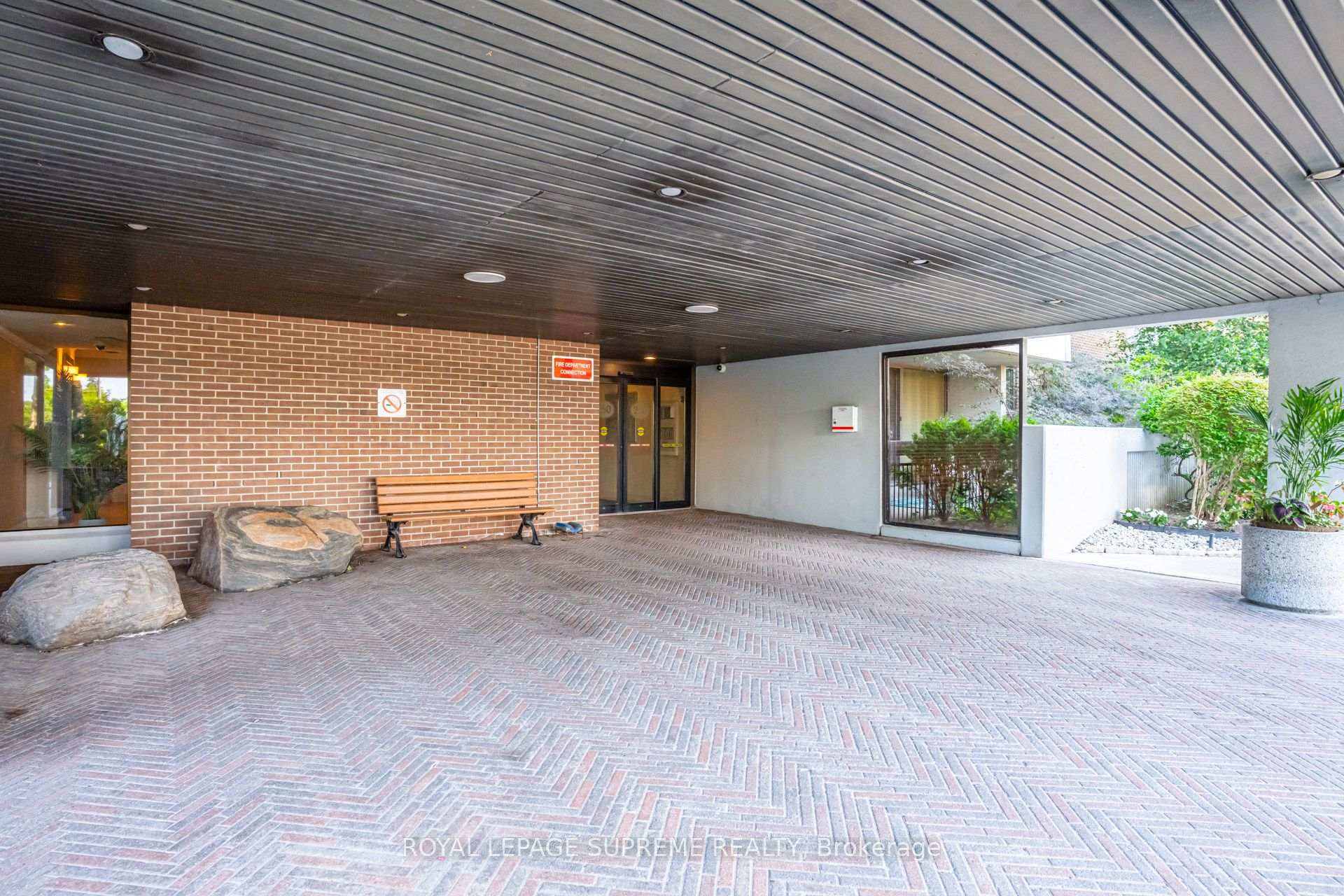 250 Scarlett Road 305, Toronto Unit: 305