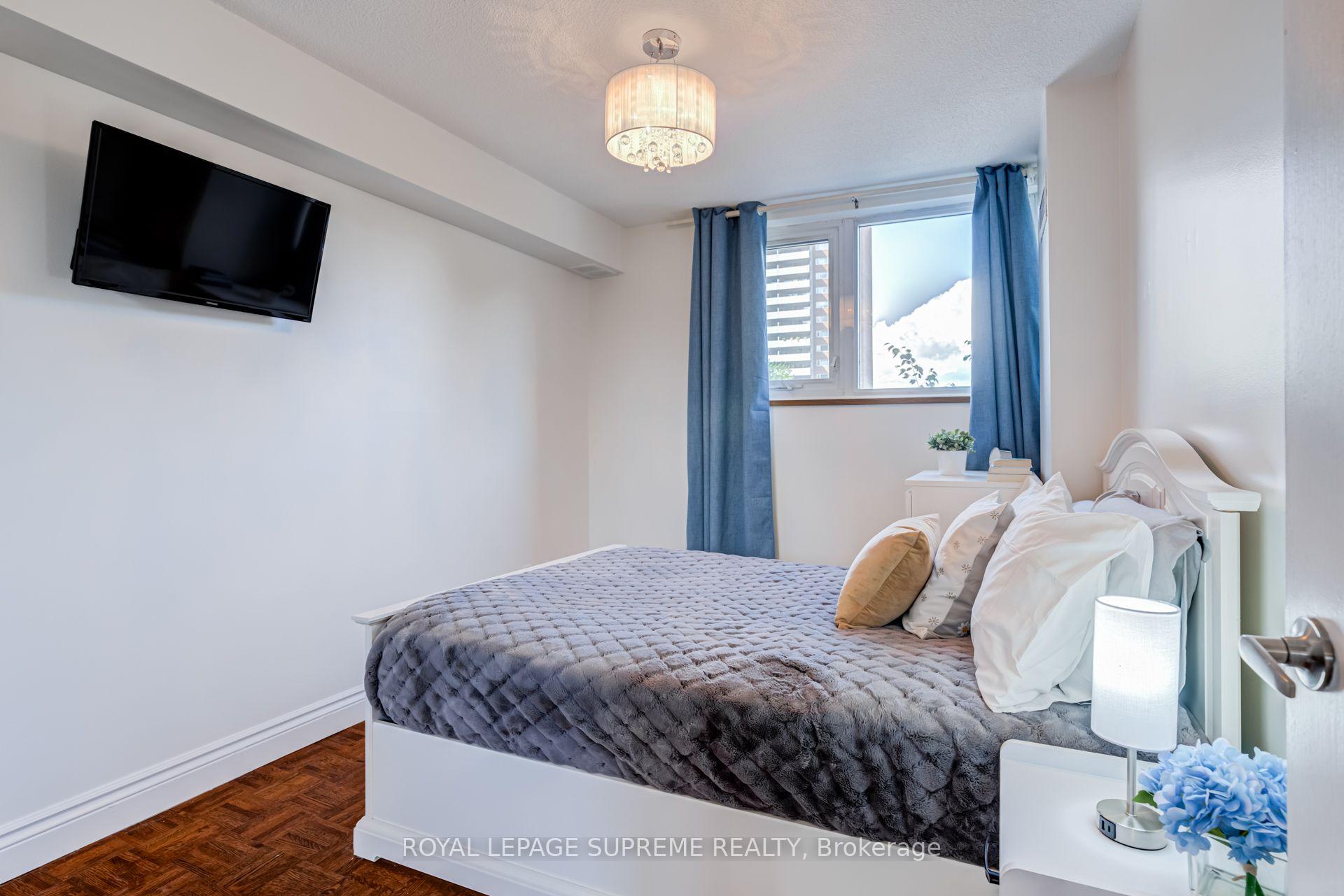 250 Scarlett Road 305, Toronto Unit: 305