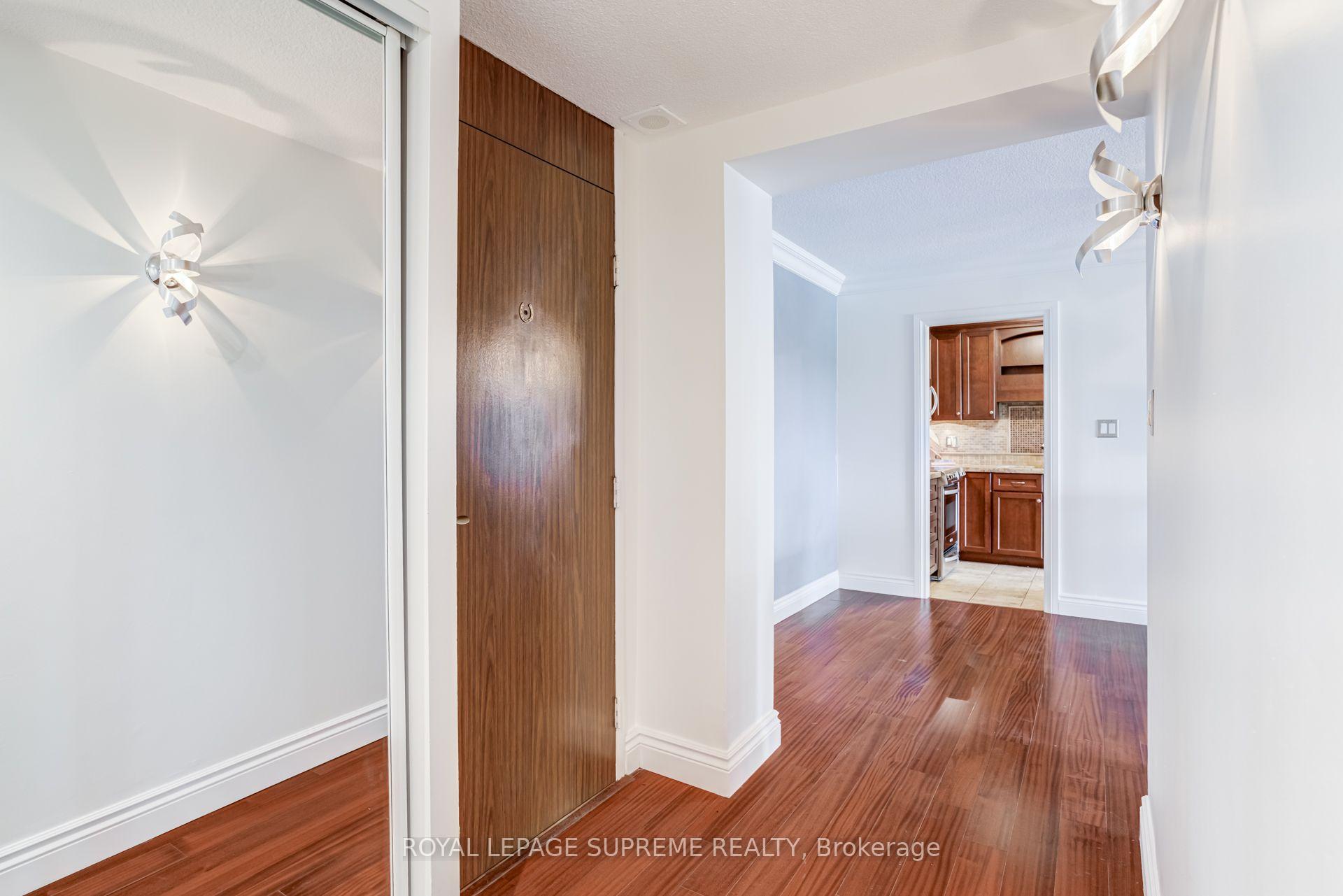 250 Scarlett Road 305, Toronto Unit: 305