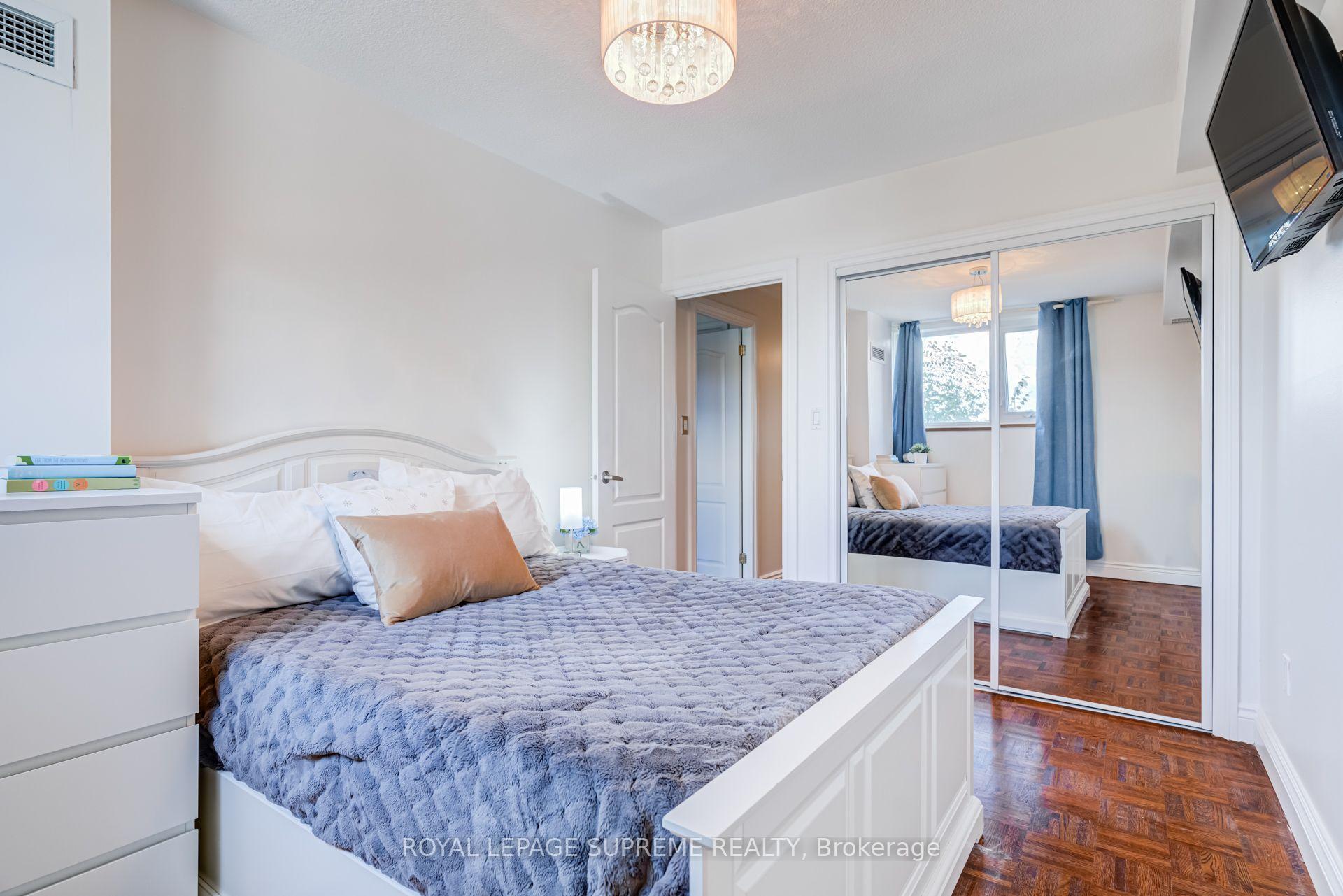 250 Scarlett Road 305, Toronto Unit: 305