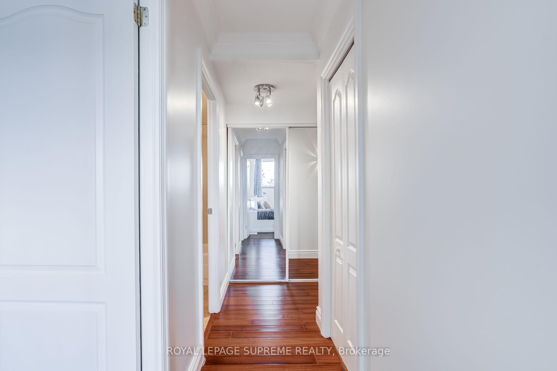 250 Scarlett Road 305, Toronto Unit: 305
