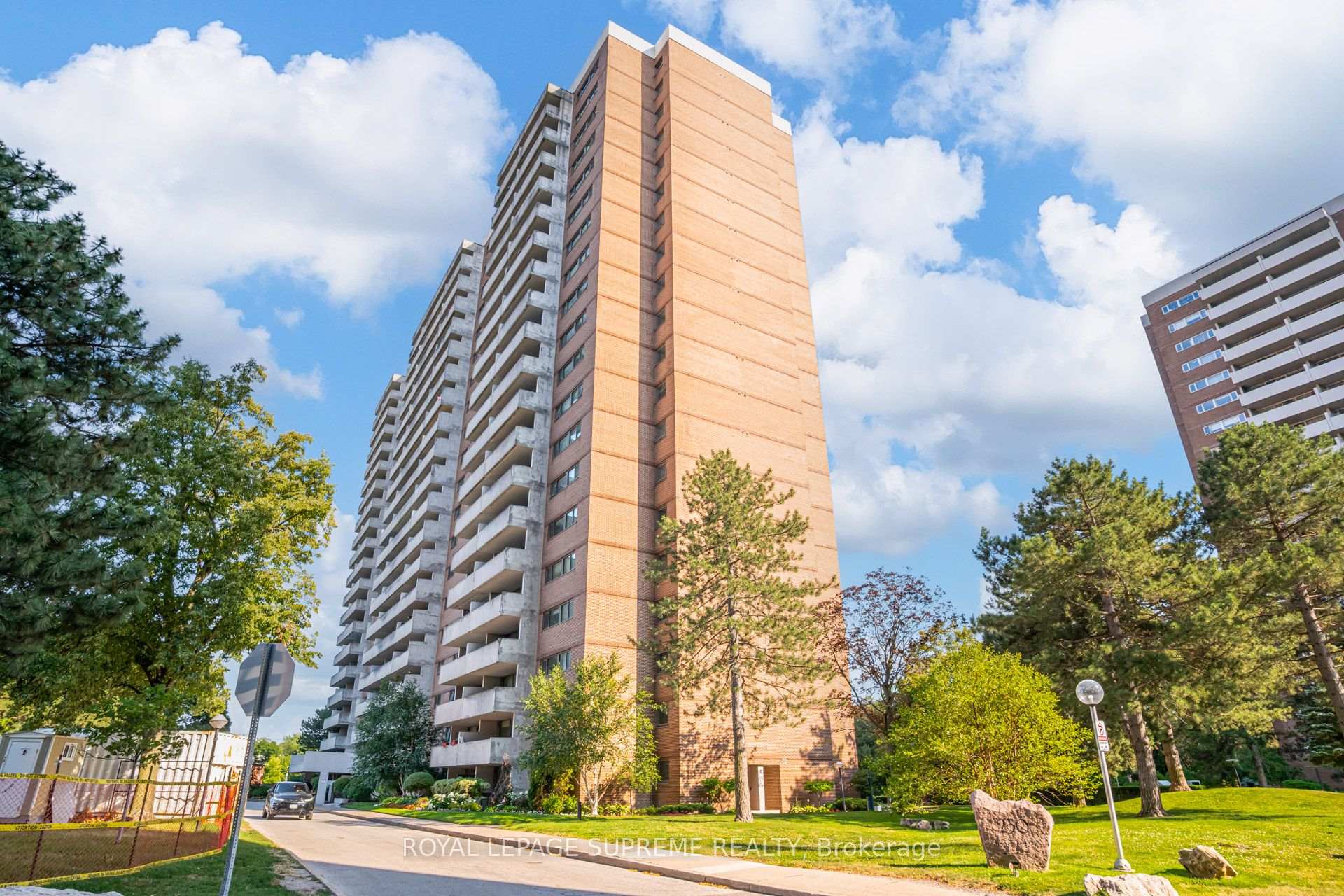 250 Scarlett Road 305, Toronto Unit: 305