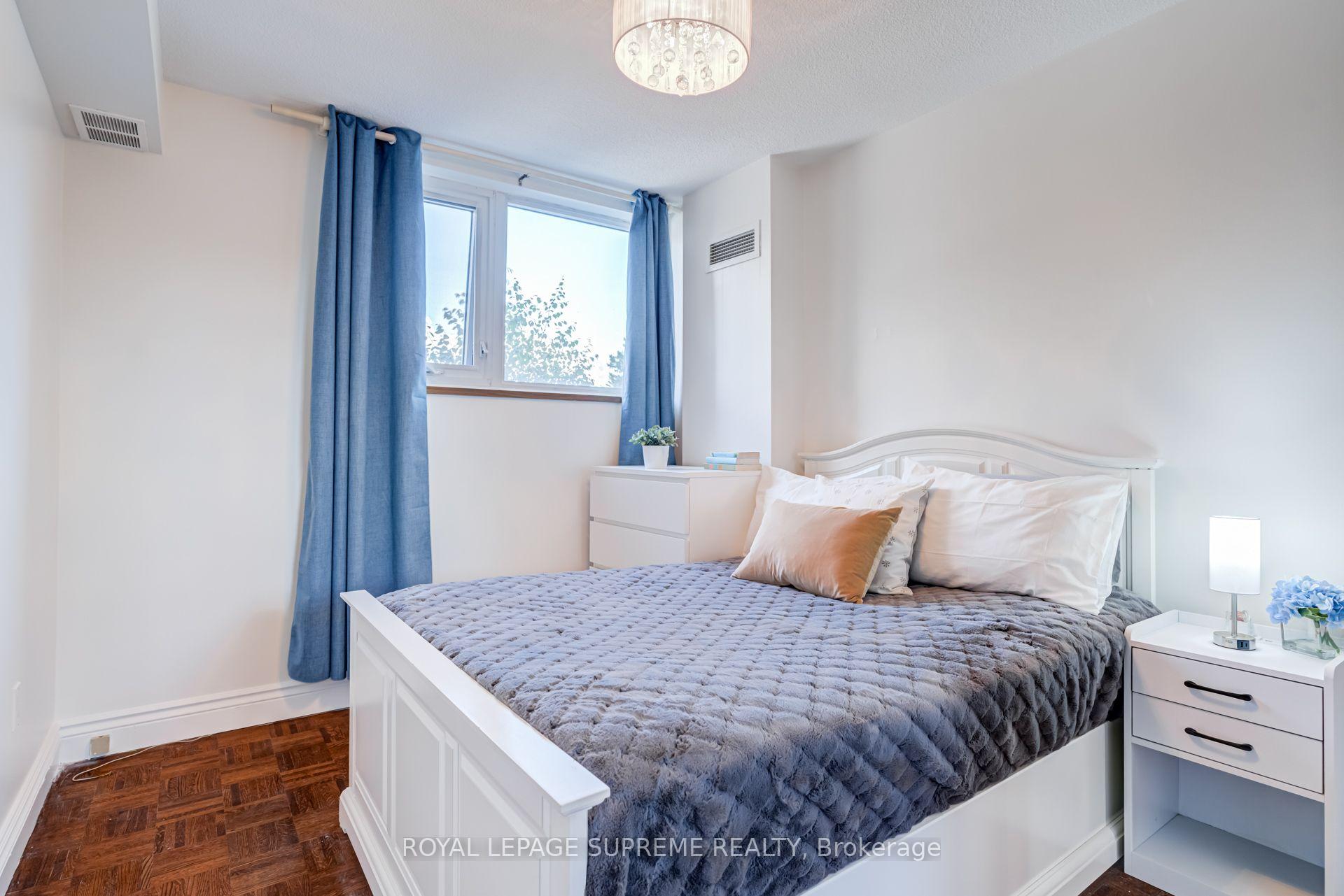 250 Scarlett Road 305, Toronto Unit: 305