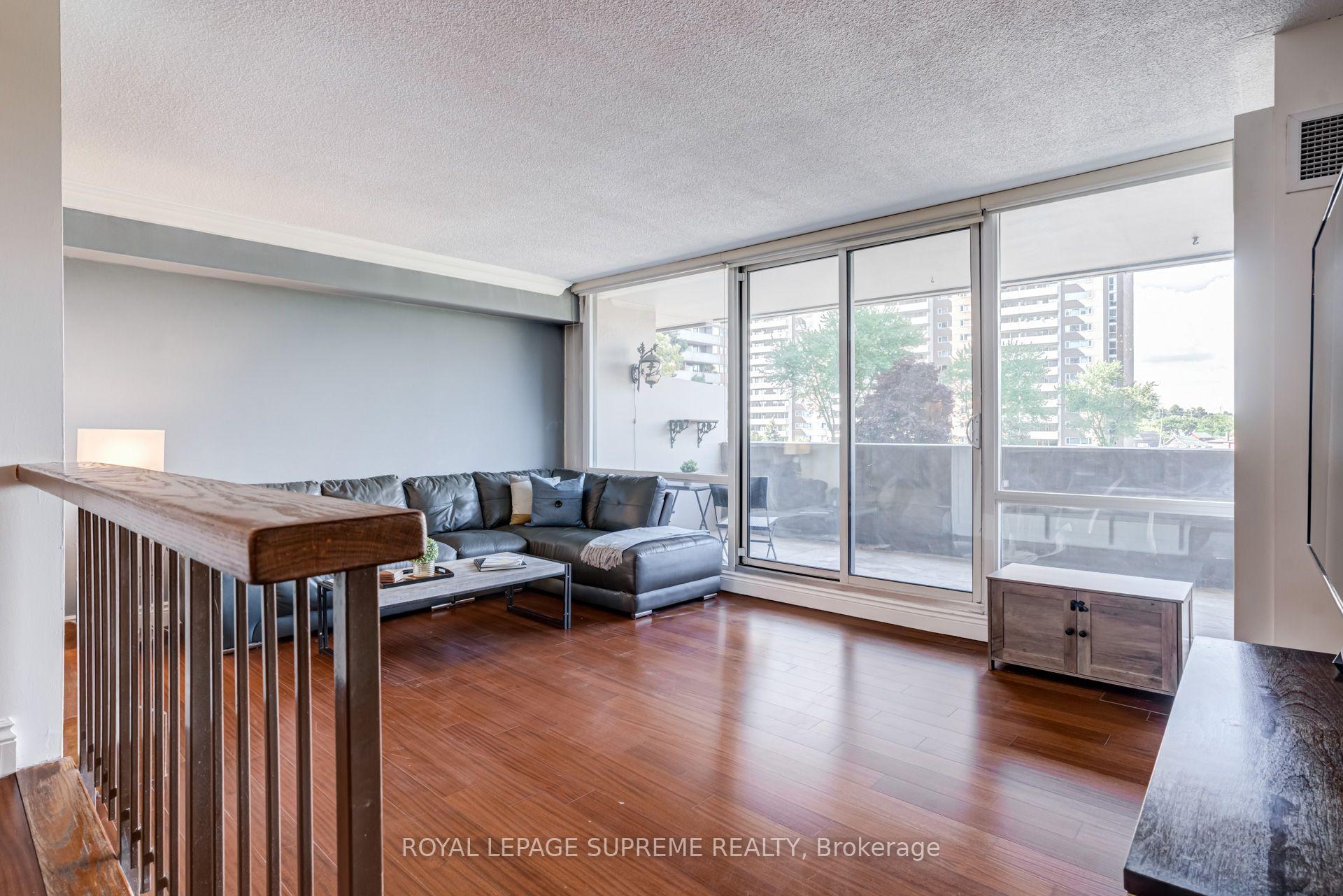 250 Scarlett Road 305, Toronto Unit: 305
