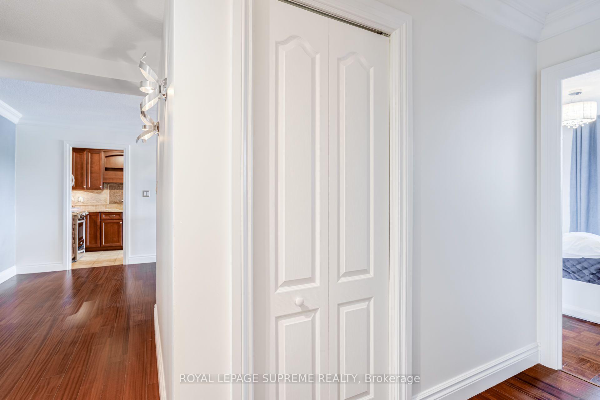 250 Scarlett Road 305, Toronto Unit: 305
