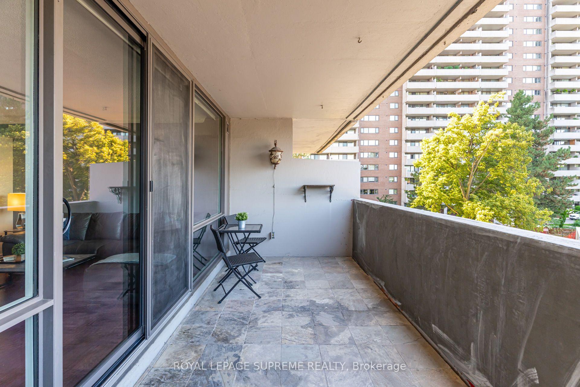 250 Scarlett Road 305, Toronto Unit: 305