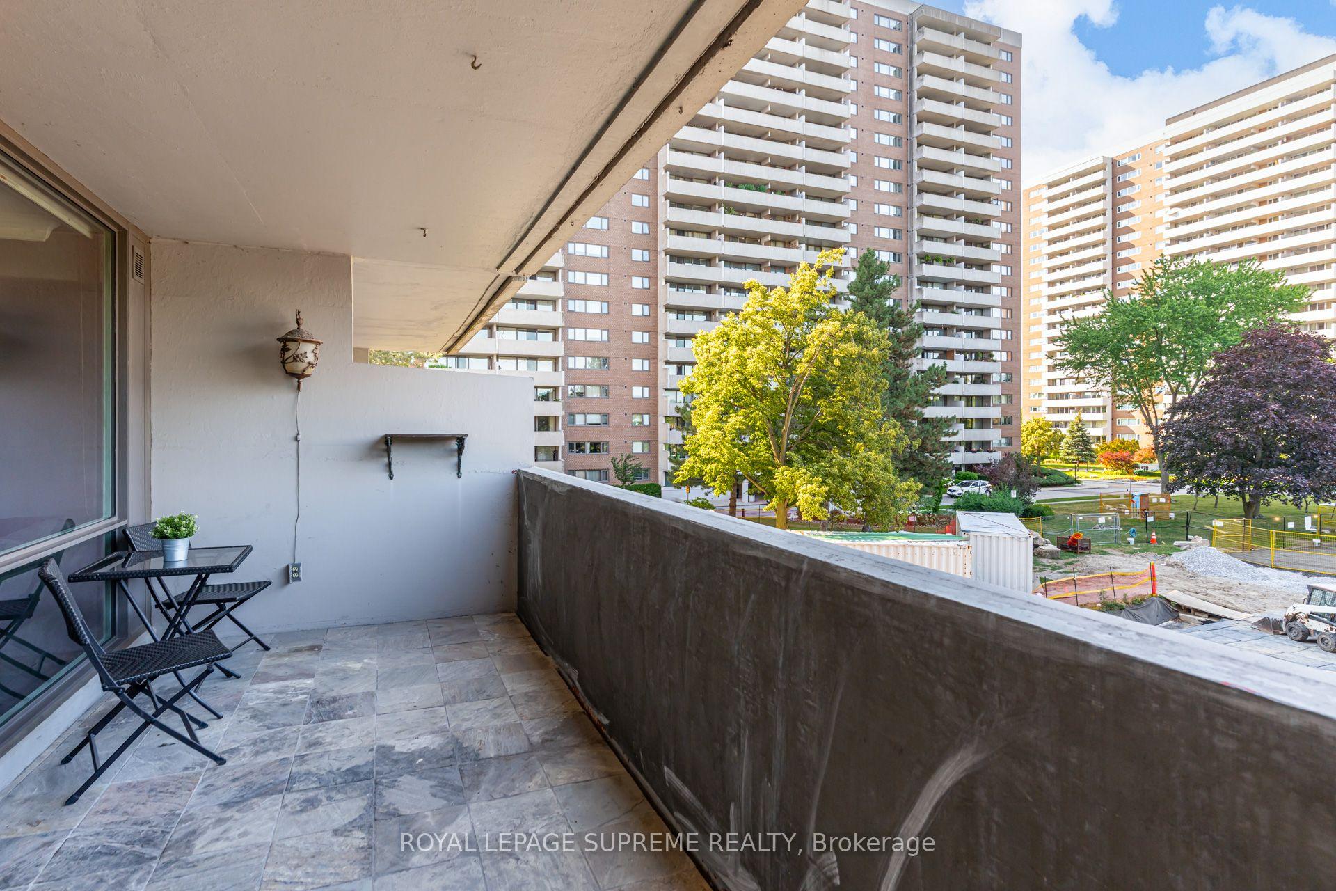 250 Scarlett Road 305, Toronto Unit: 305
