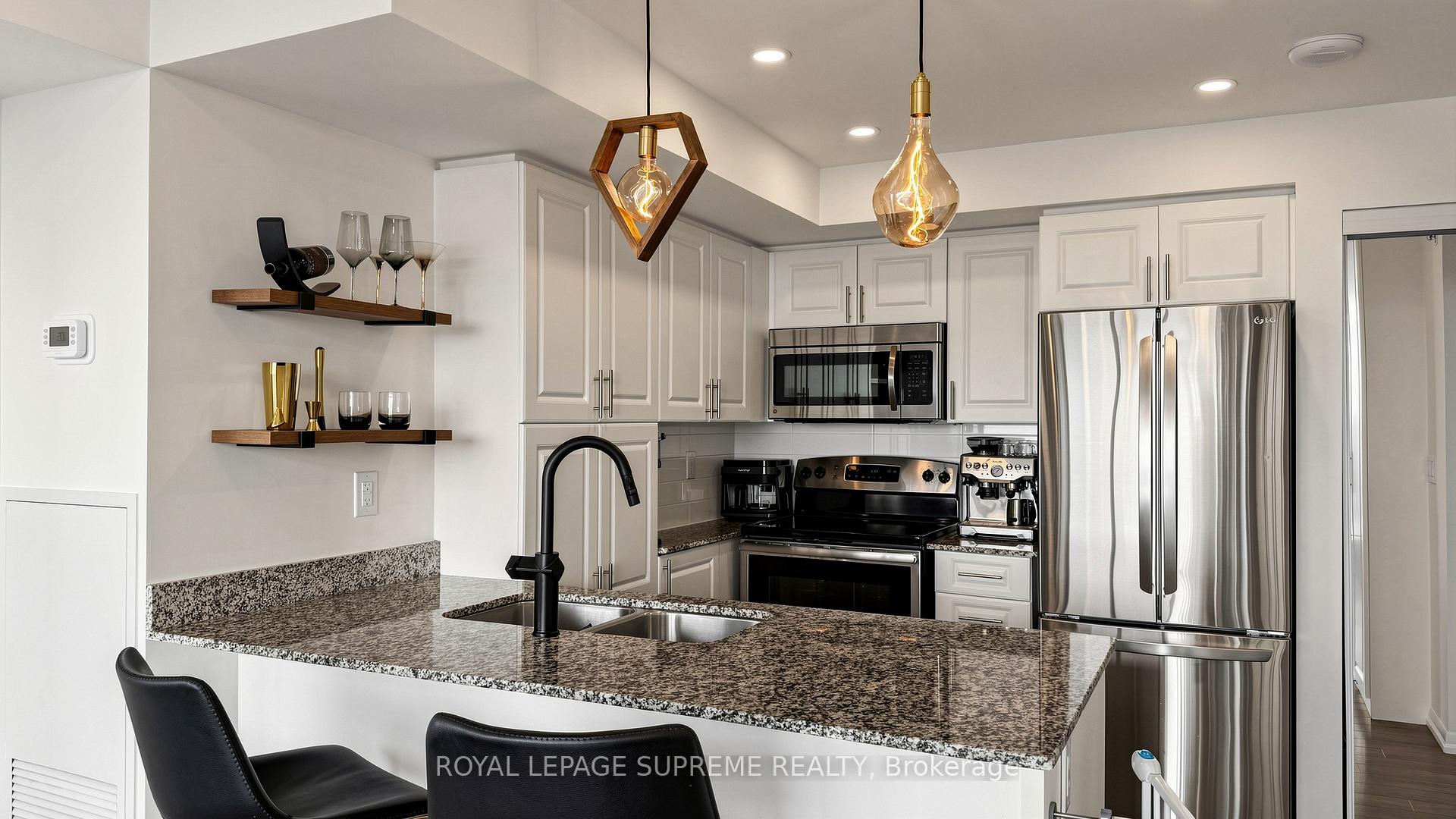 830 W Lawrence Avenue W 2702, Toronto Unit: 2702