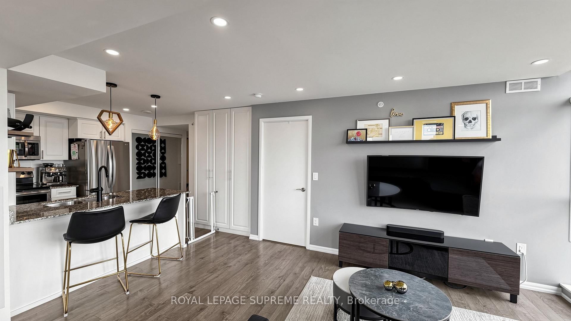 830 W Lawrence Avenue W 2702, Toronto Unit: 2702