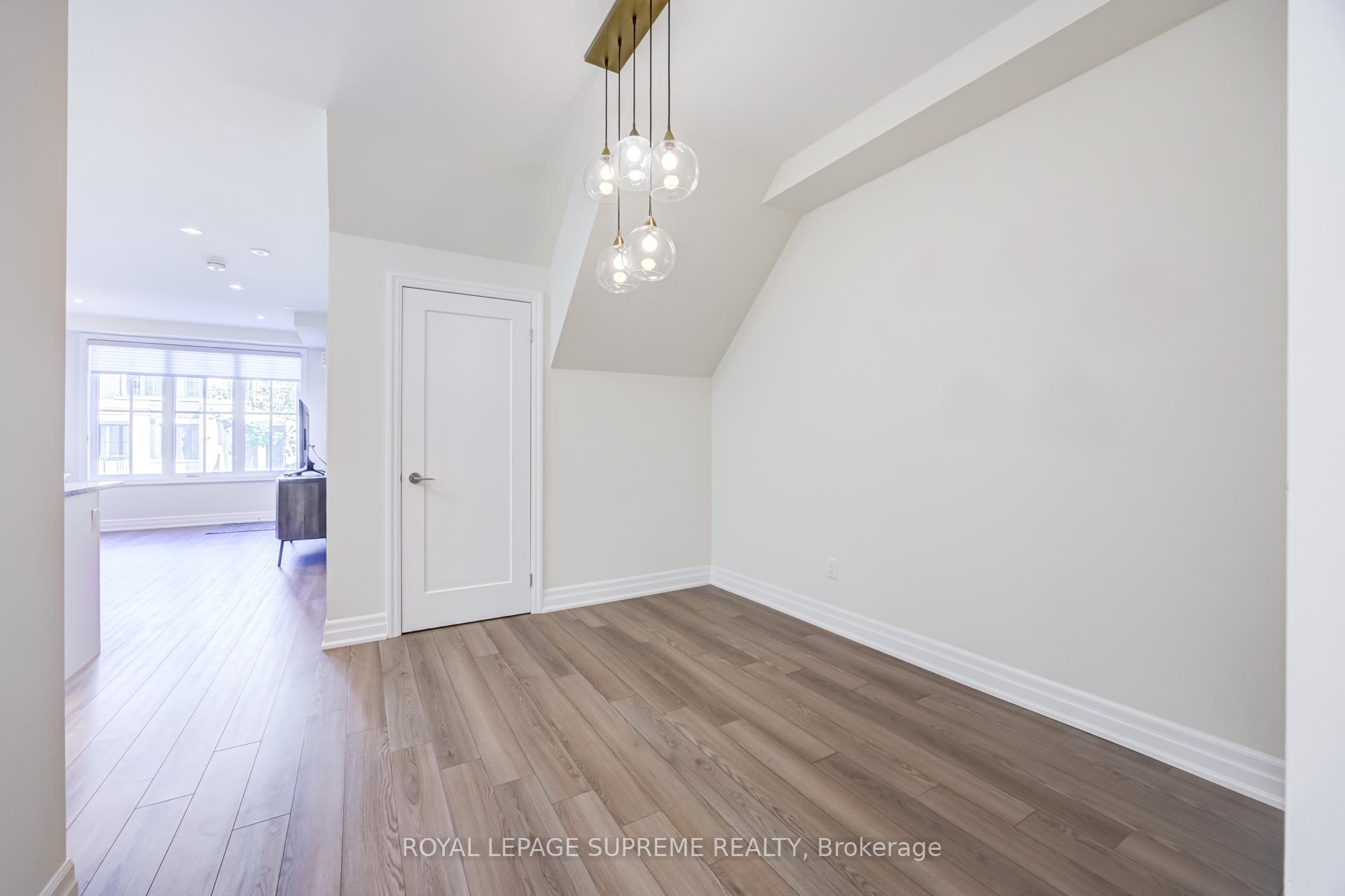 652 Cricklewood Drive 207