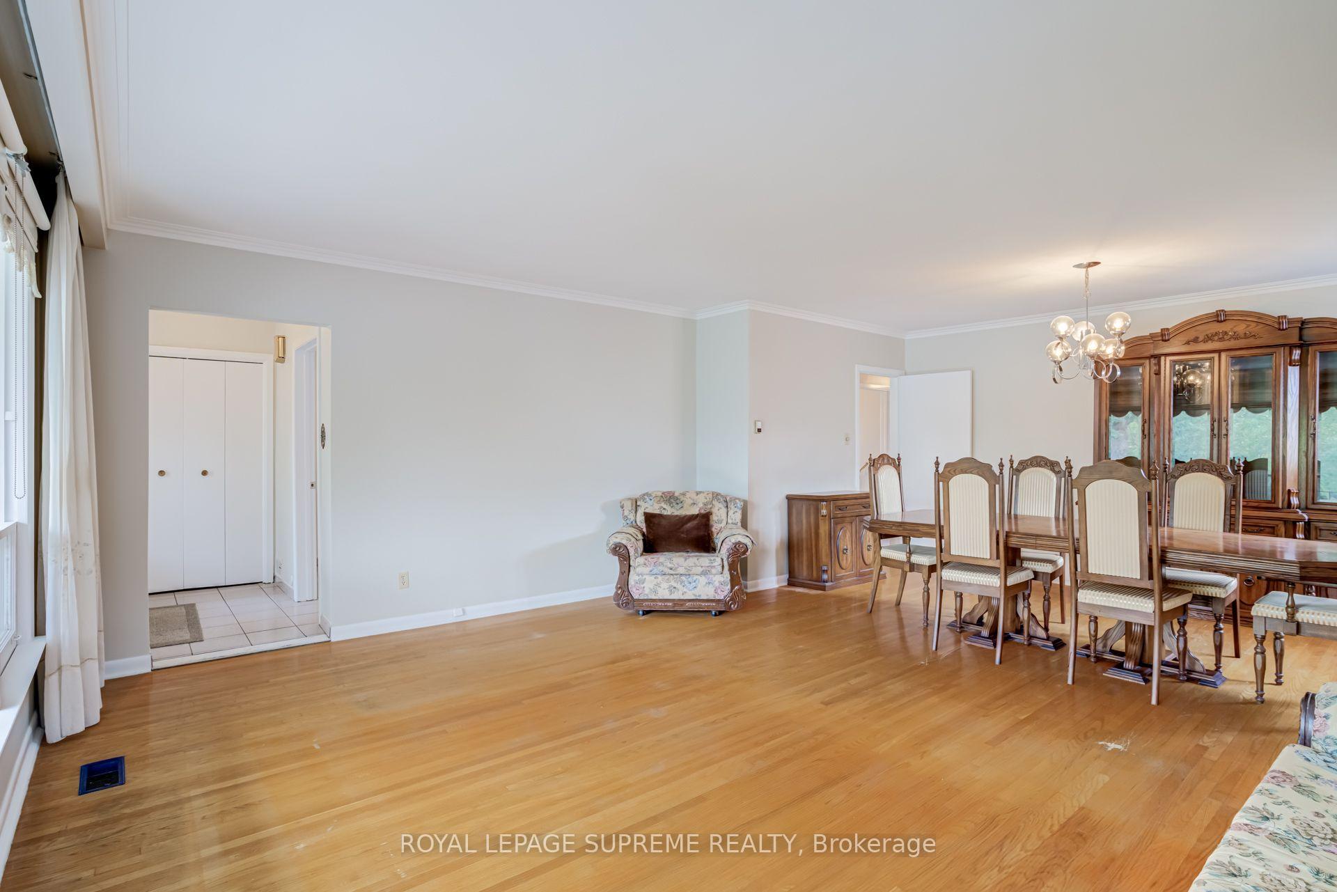 5 Paramount Court Main, Toronto Unit: Main