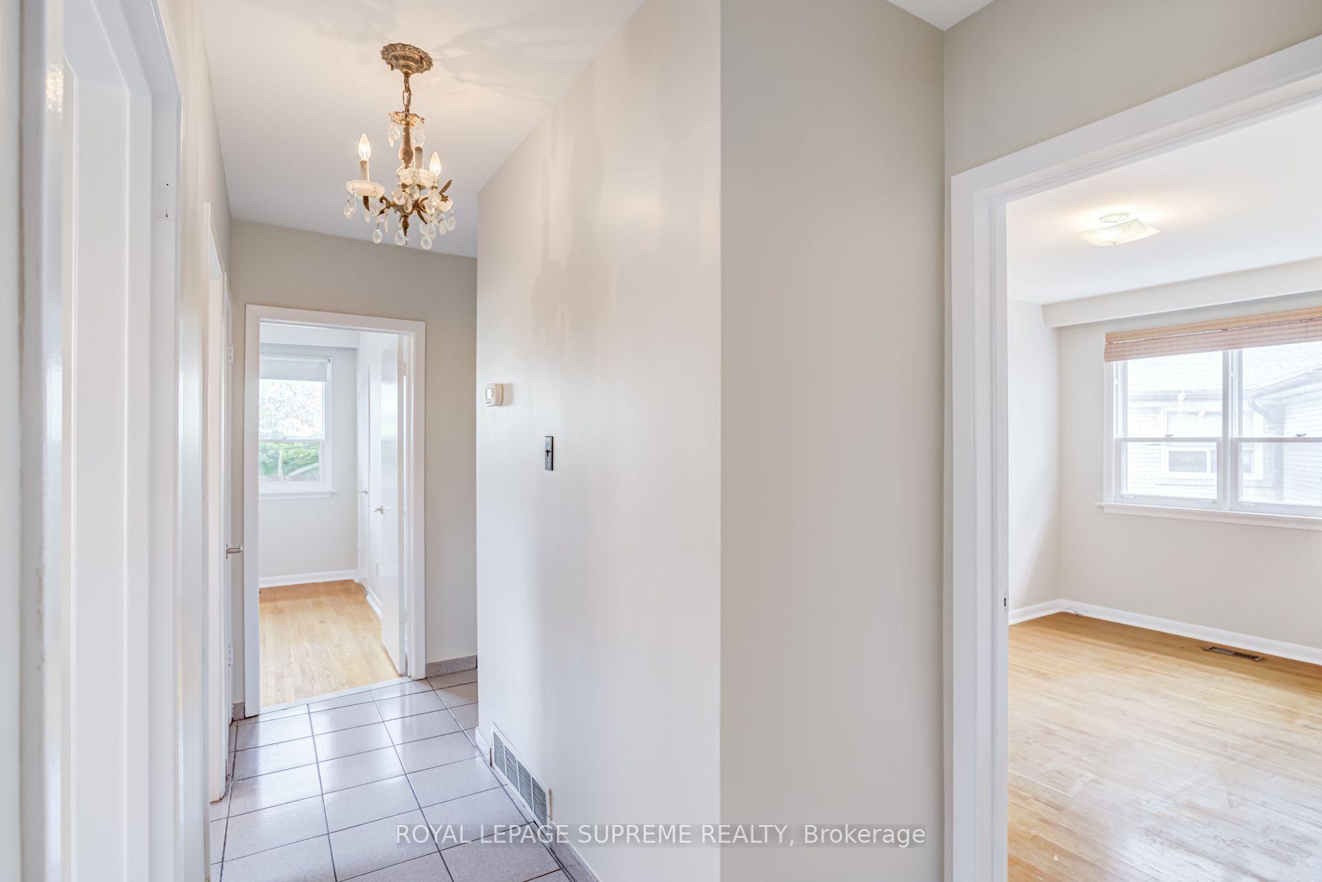 5 Paramount Court Main, Toronto Unit: Main