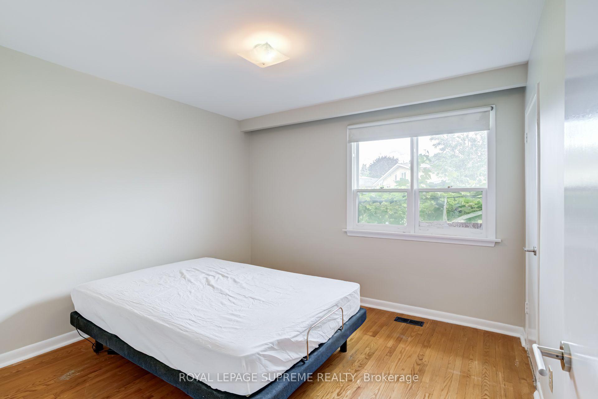 5 Paramount Court Main, Toronto Unit: Main