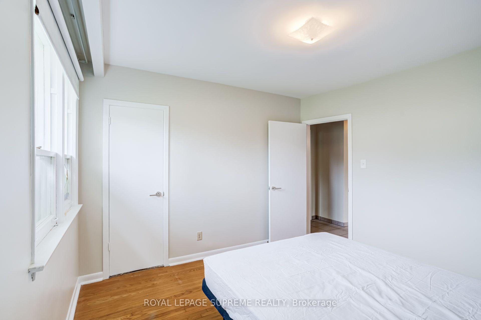 5 Paramount Court Main, Toronto Unit: Main