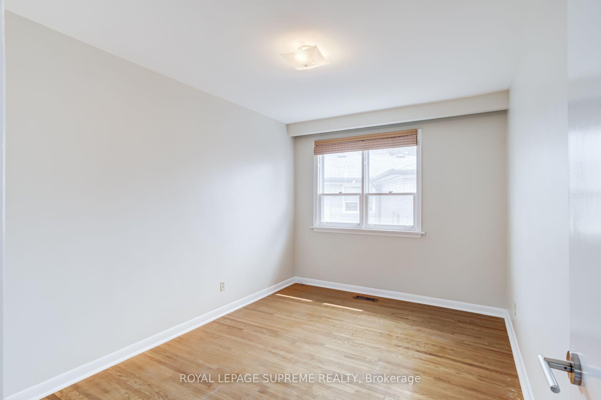 5 Paramount Court Main, Toronto Unit: Main