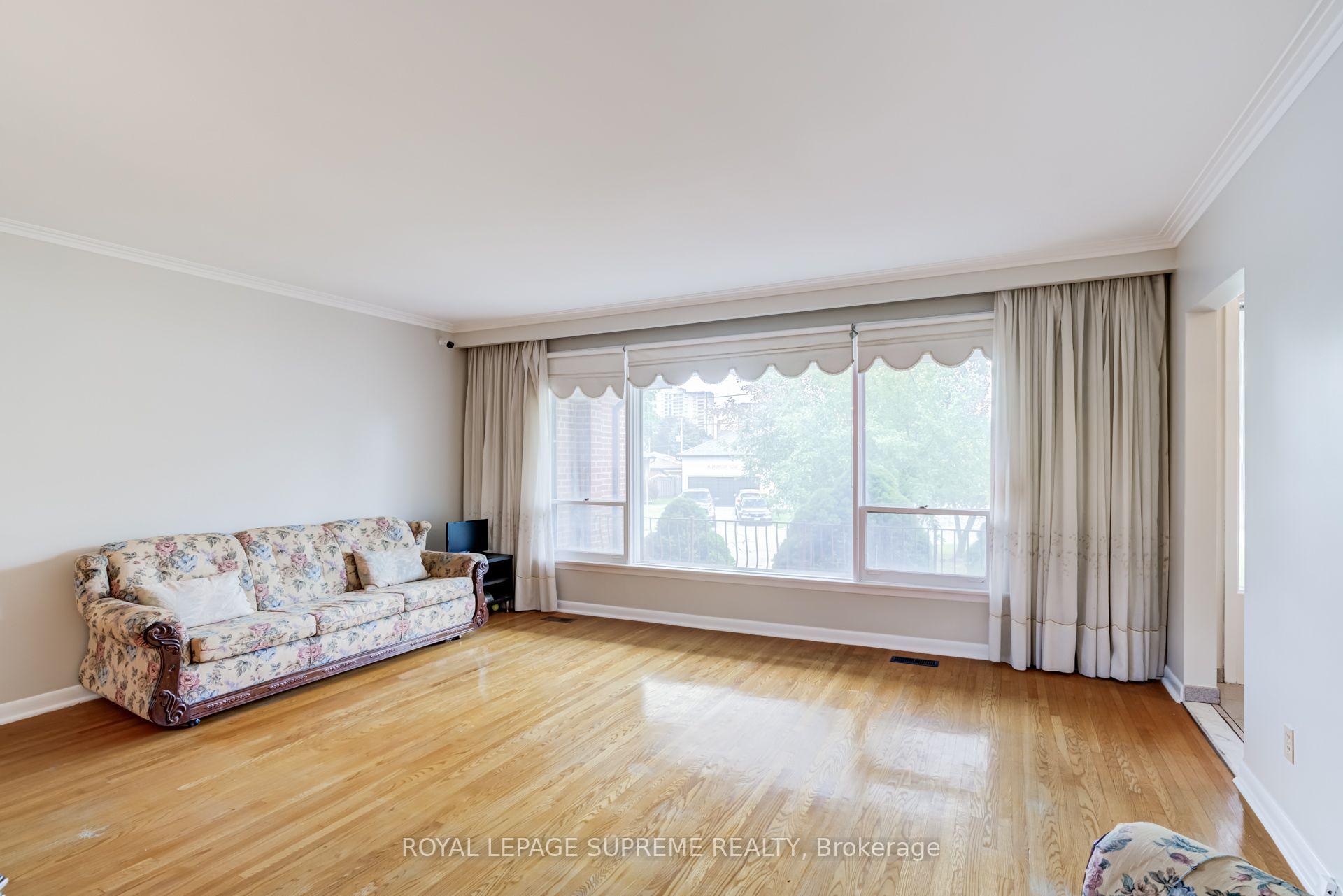 5 Paramount Court Main, Toronto Unit: Main