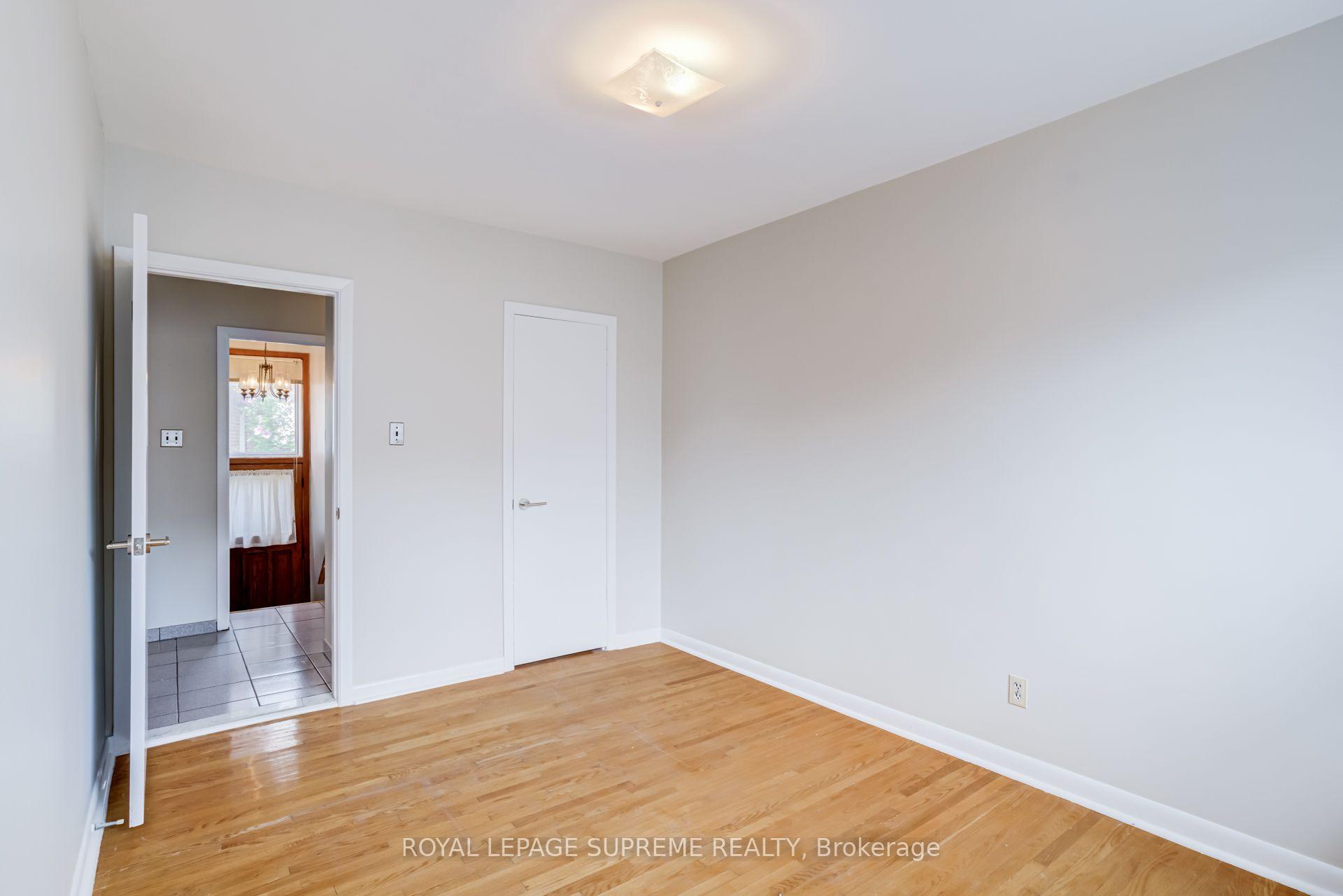 5 Paramount Court Main, Toronto Unit: Main
