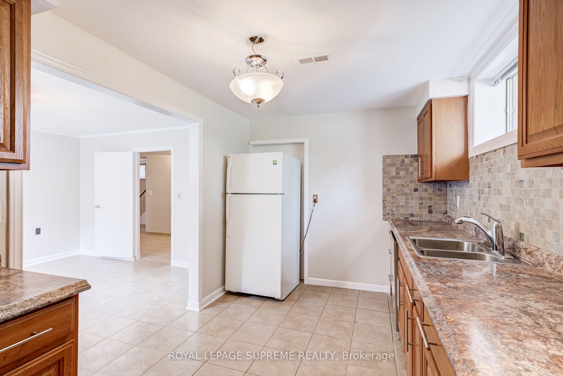 5 Paramount Court Bsmt, Toronto Unit: Bsmt