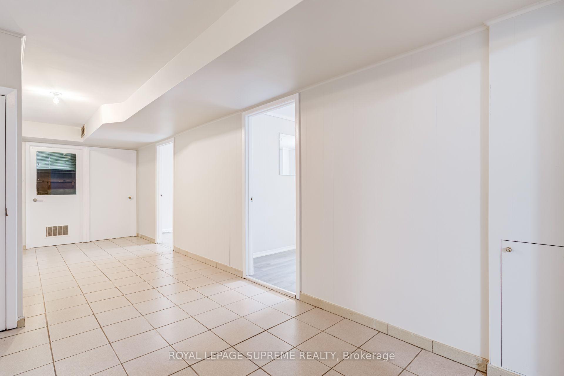5 Paramount Court Bsmt, Toronto Unit: Bsmt
