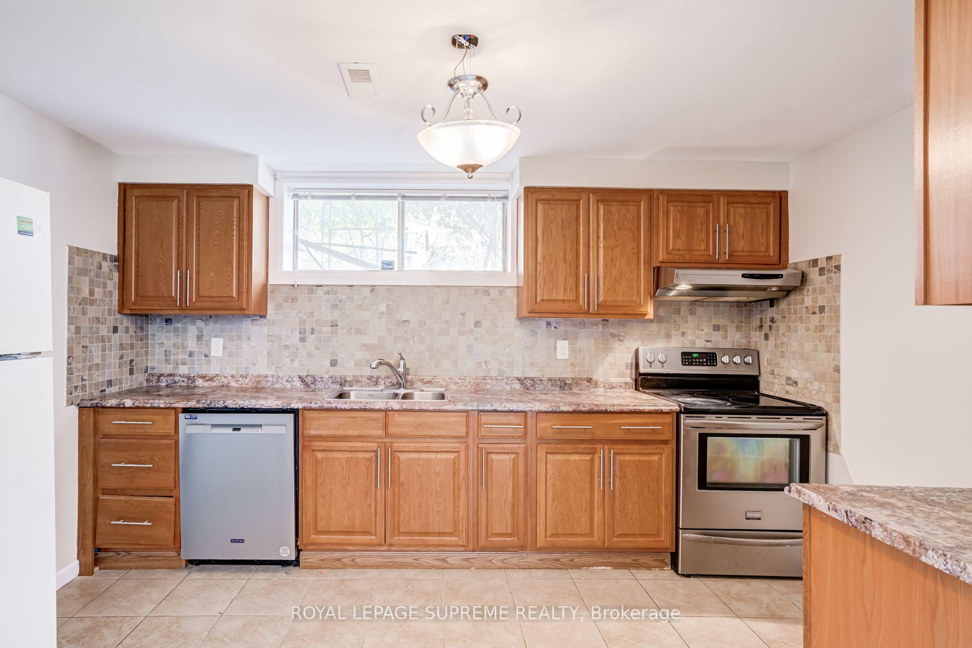5 Paramount Court Bsmt, Toronto Unit: Bsmt