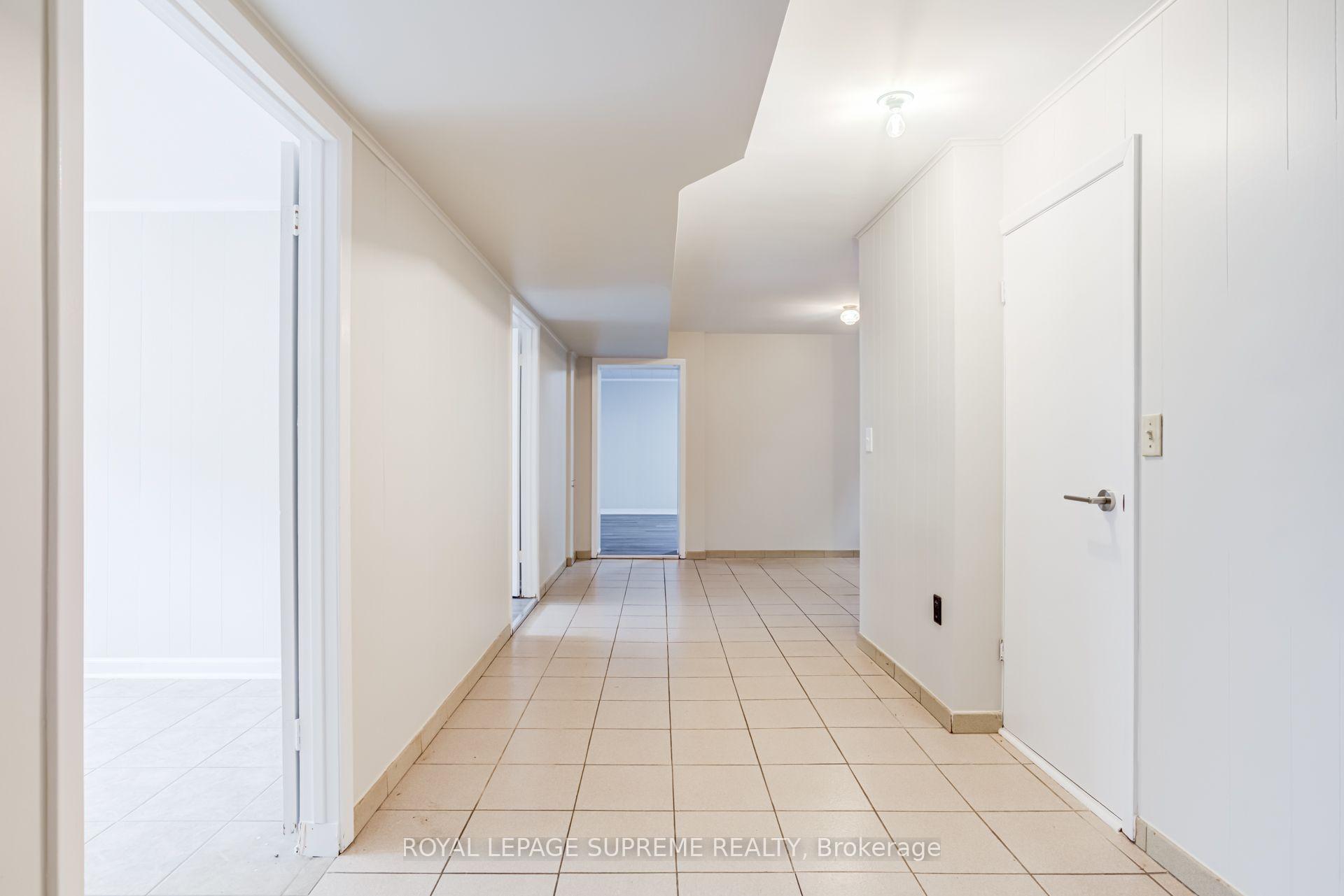 5 Paramount Court Bsmt, Toronto Unit: Bsmt