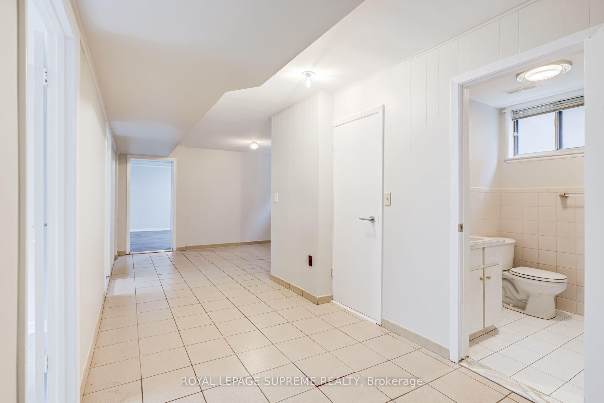 5 Paramount Court Bsmt, Toronto Unit: Bsmt