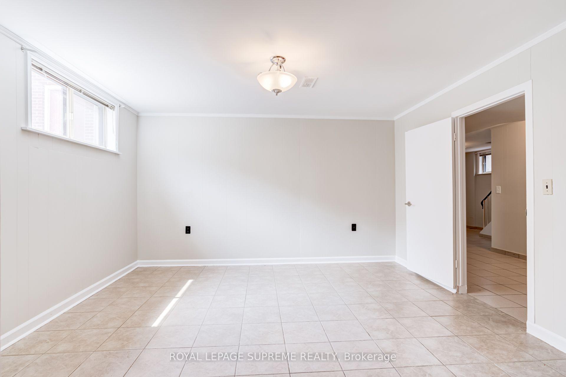 5 Paramount Court Bsmt, Toronto Unit: Bsmt