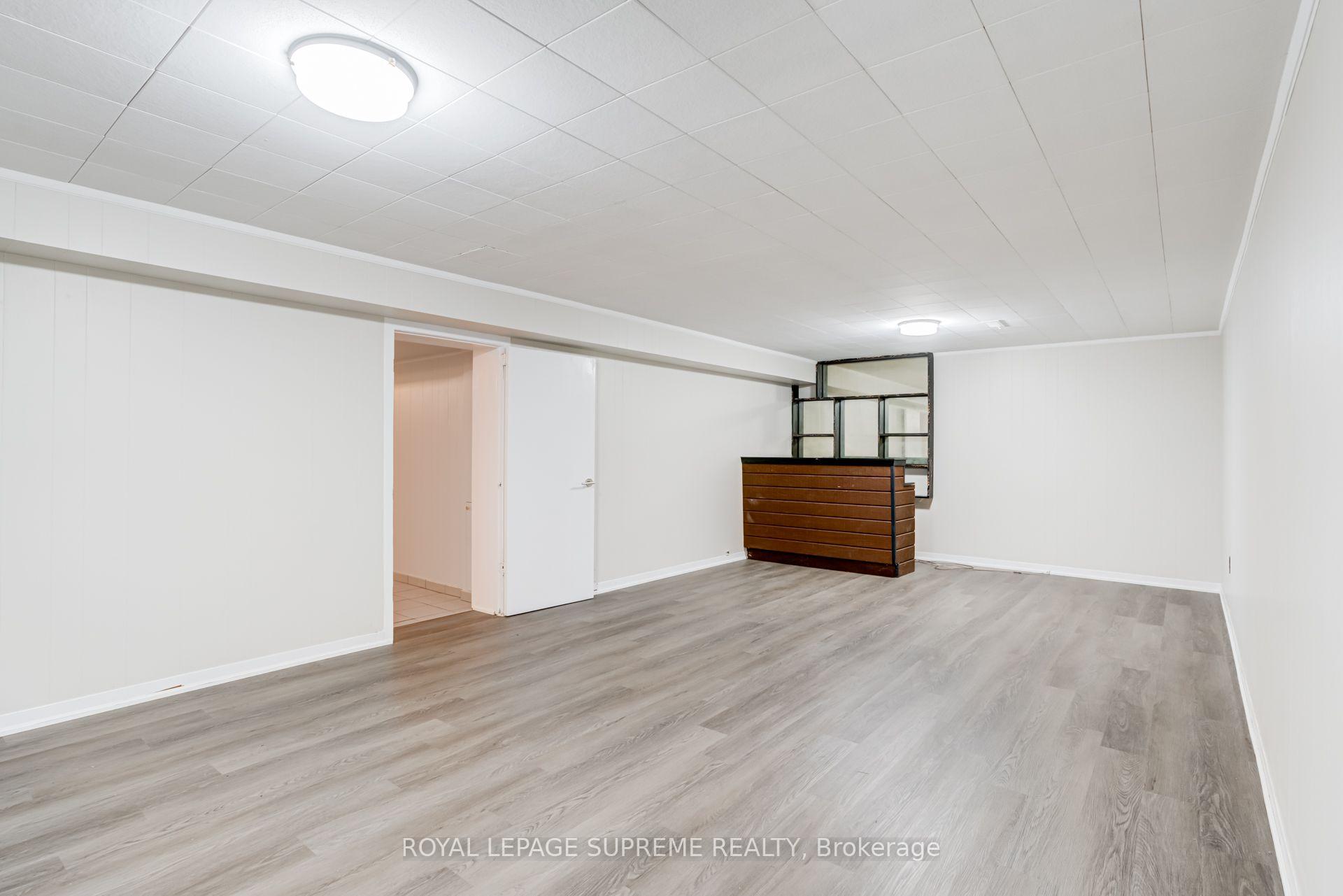 5 Paramount Court Bsmt, Toronto Unit: Bsmt