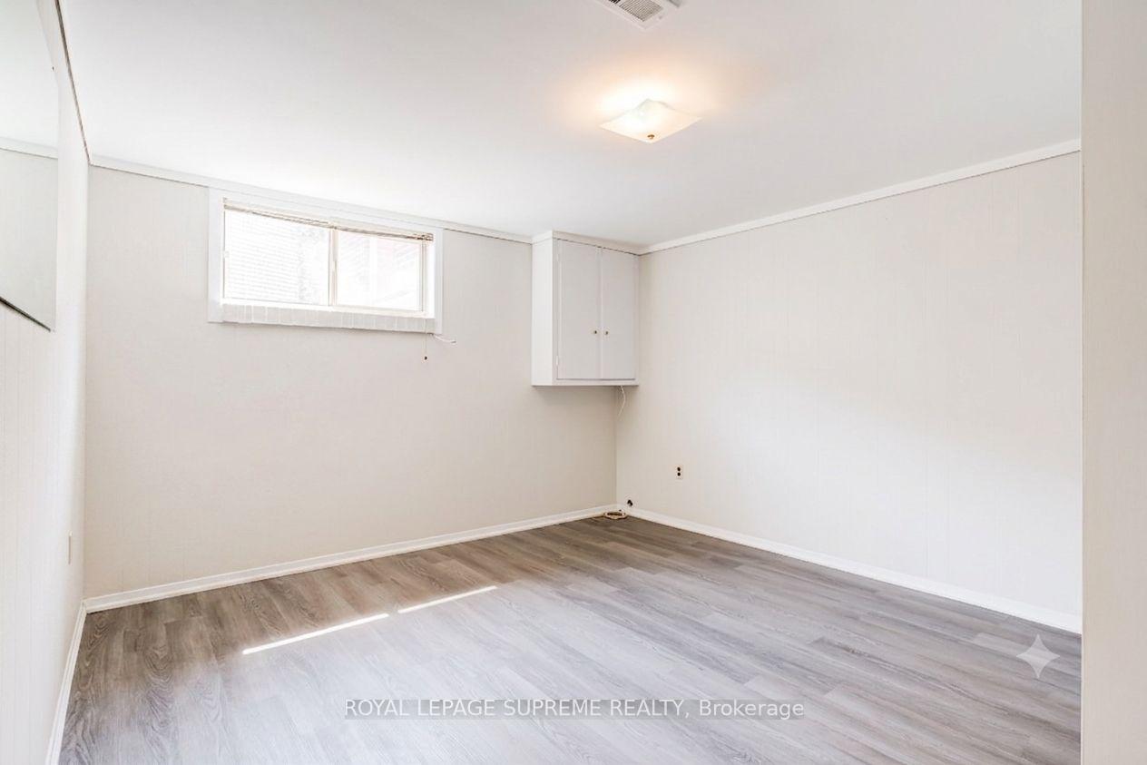 5 Paramount Court Bsmt, Toronto Unit: Bsmt