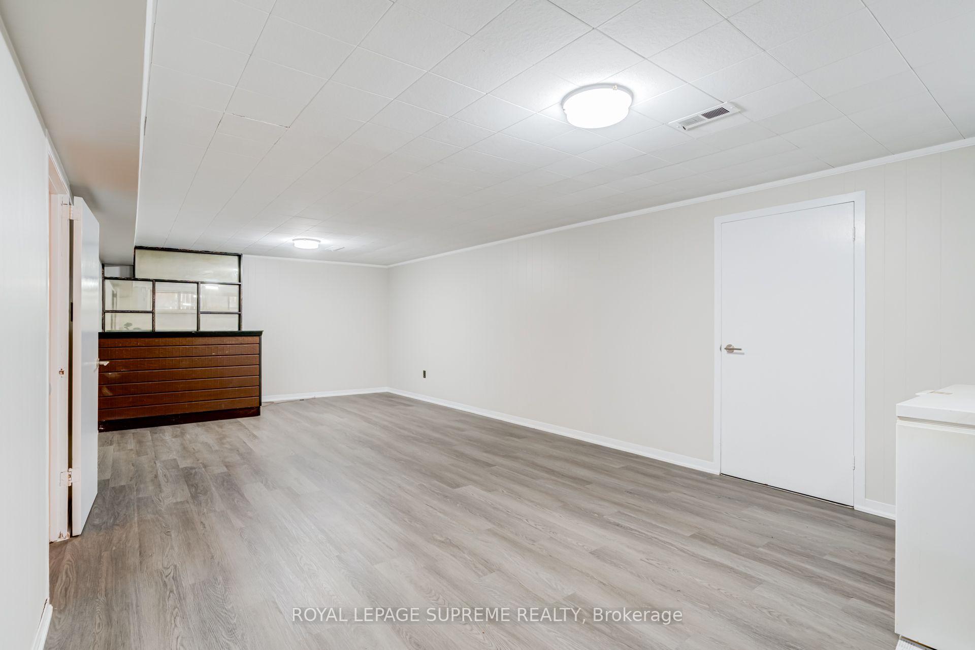 5 Paramount Court Bsmt, Toronto Unit: Bsmt