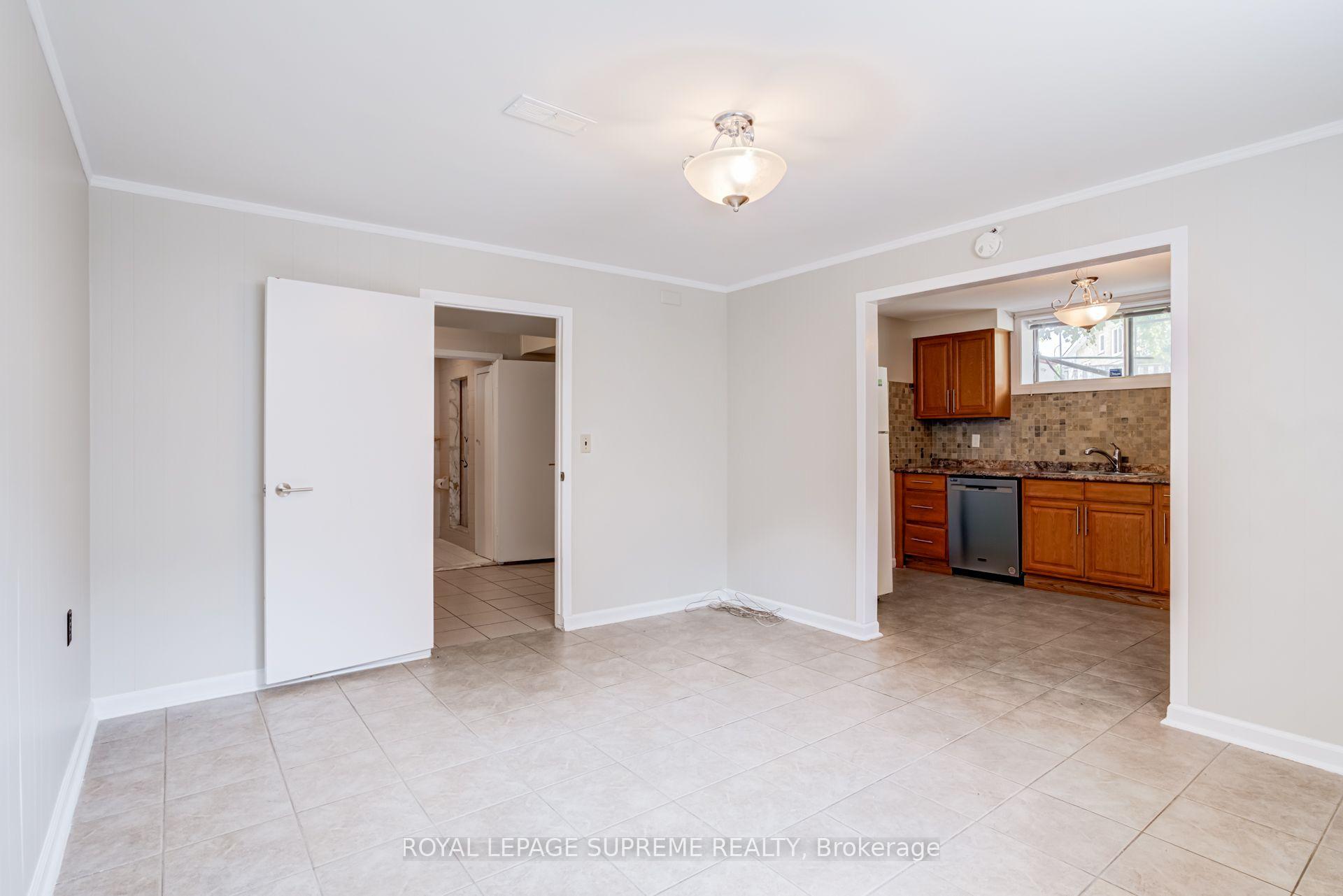 5 Paramount Court Bsmt, Toronto Unit: Bsmt