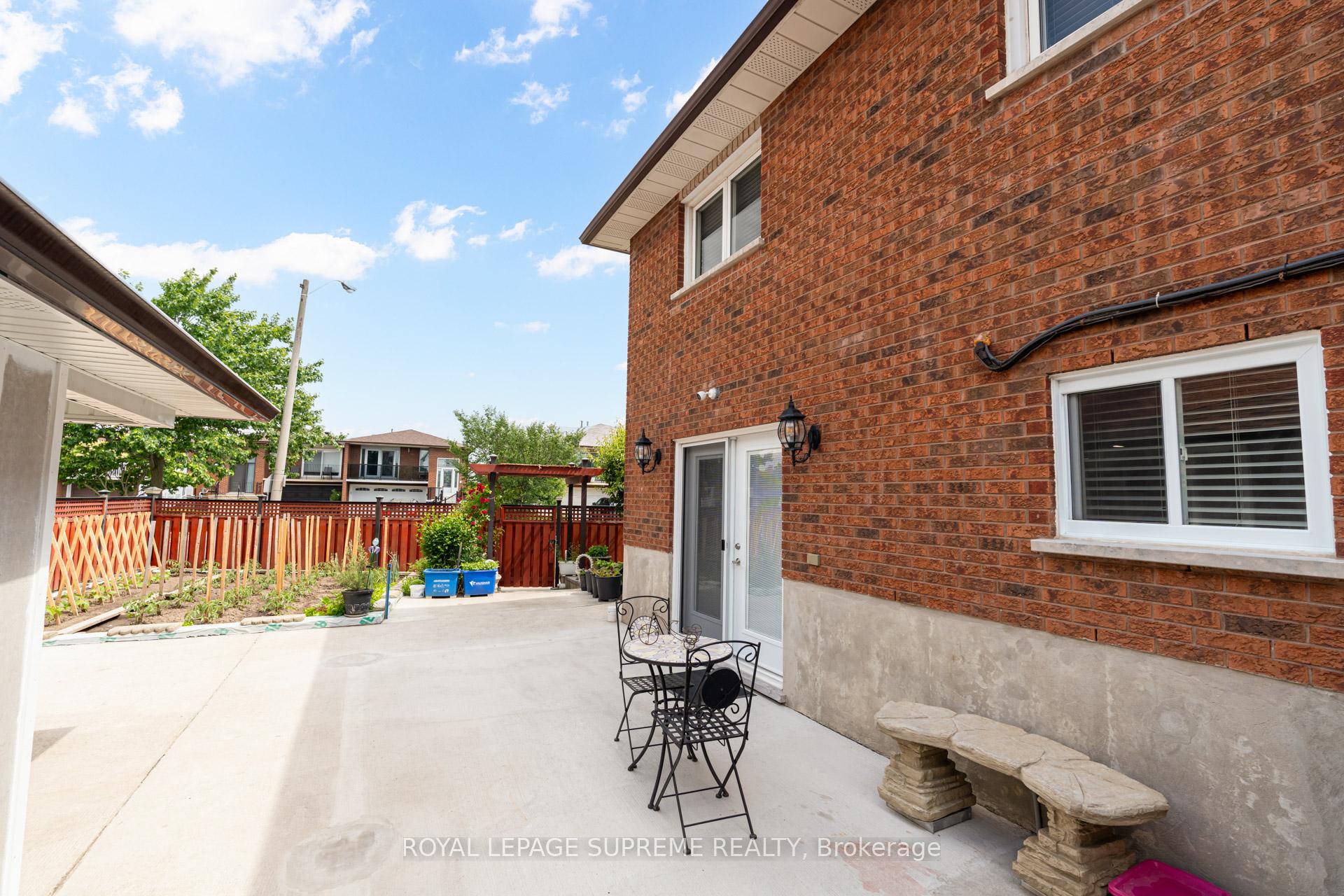 2 Dogleg Court, Toronto