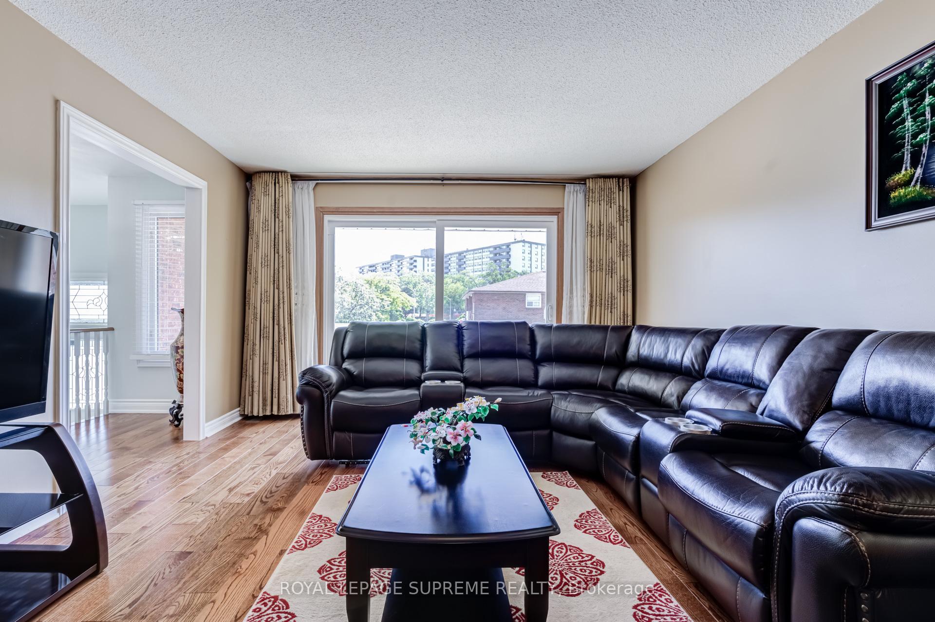 2 Dogleg Court, Toronto