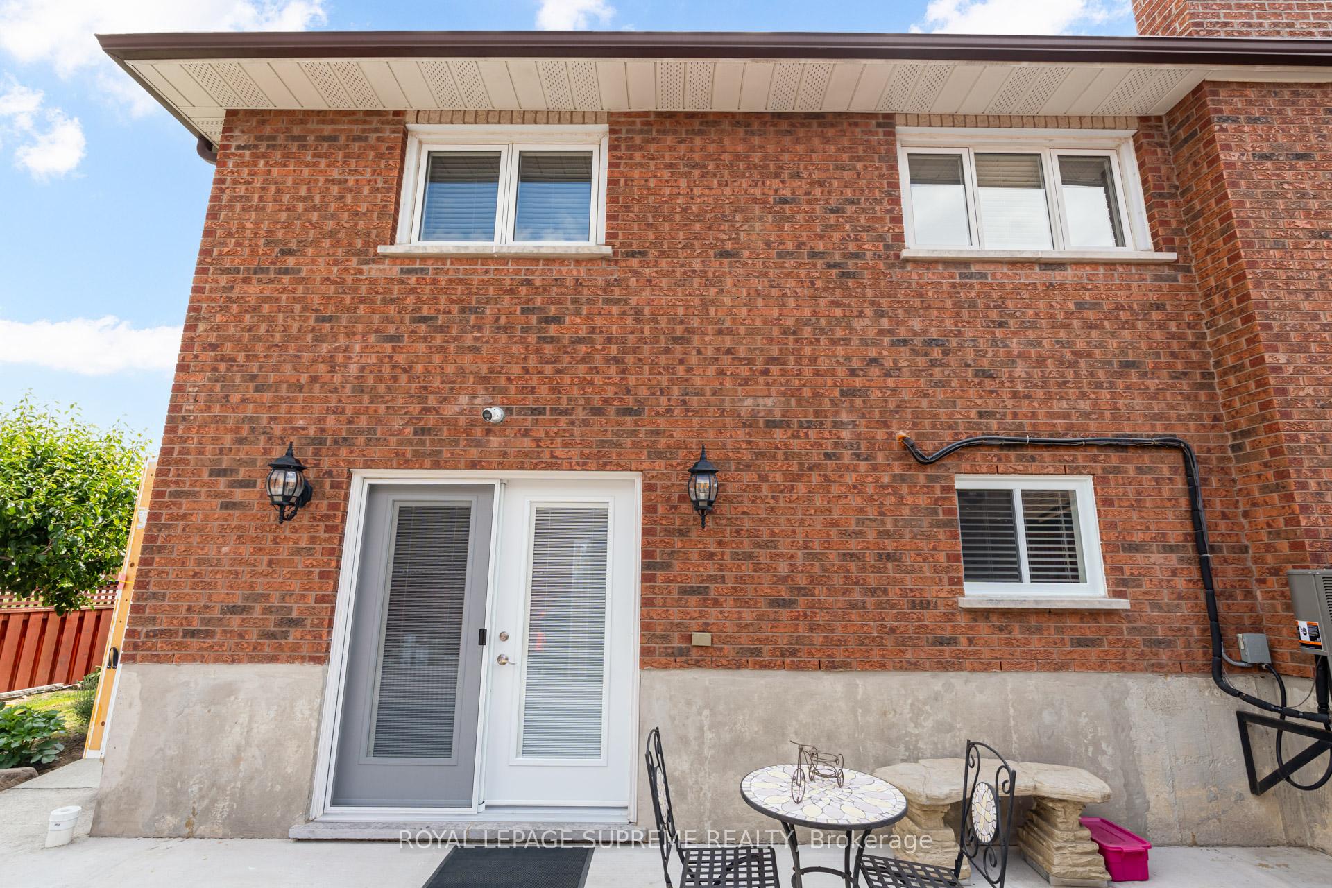 2 Dogleg Court, Toronto