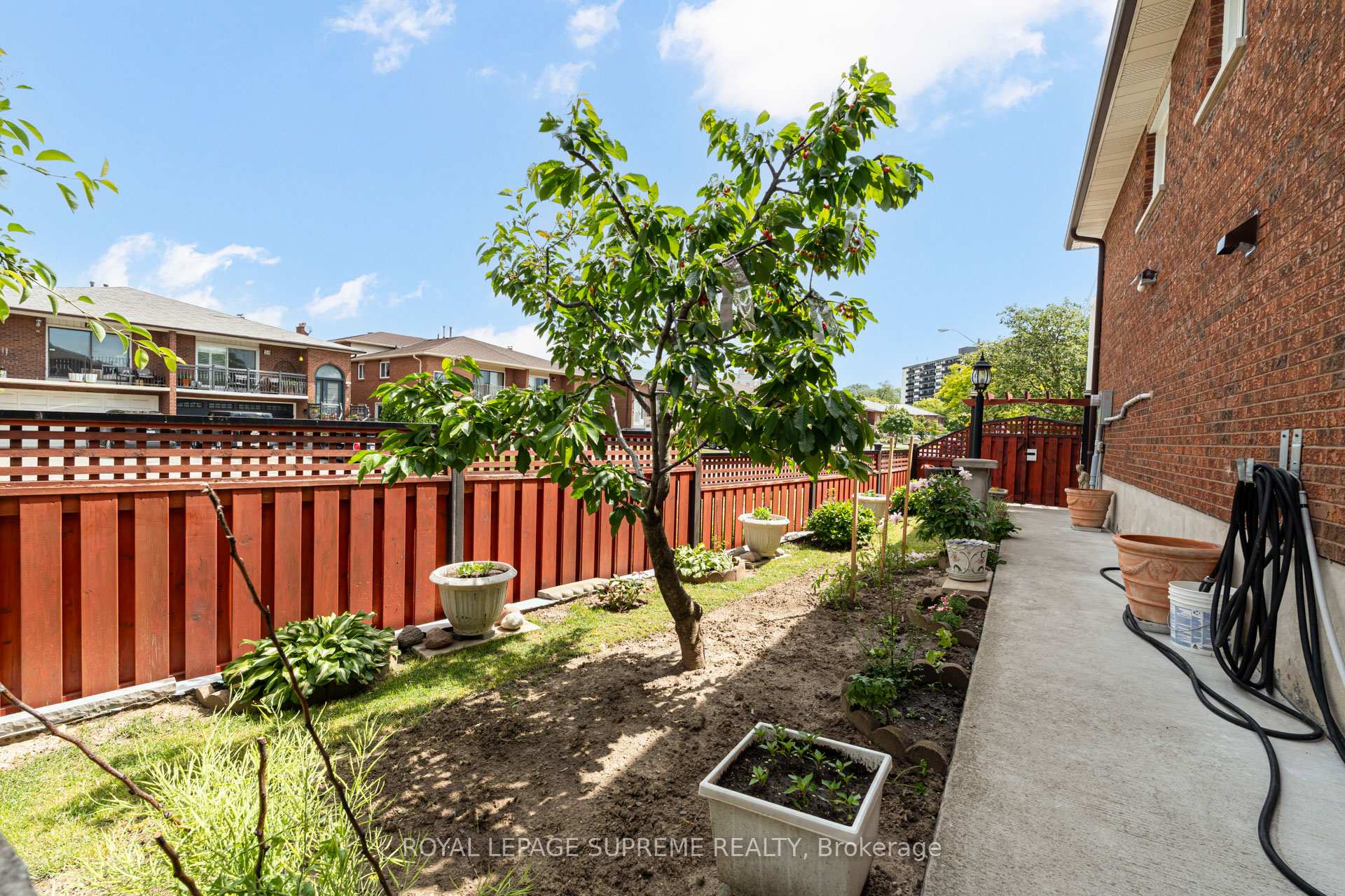 2 Dogleg Court, Toronto
