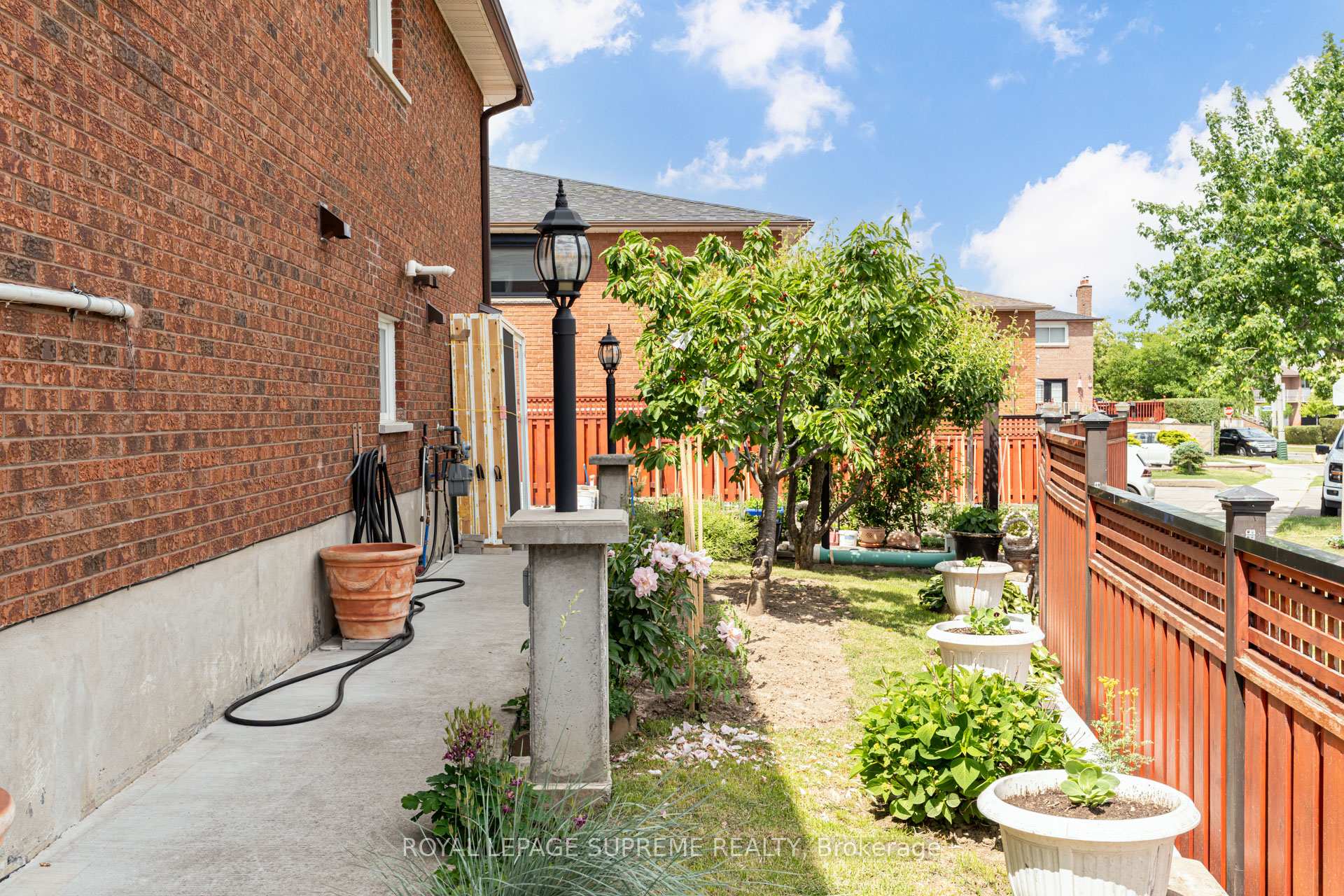 2 Dogleg Court, Toronto