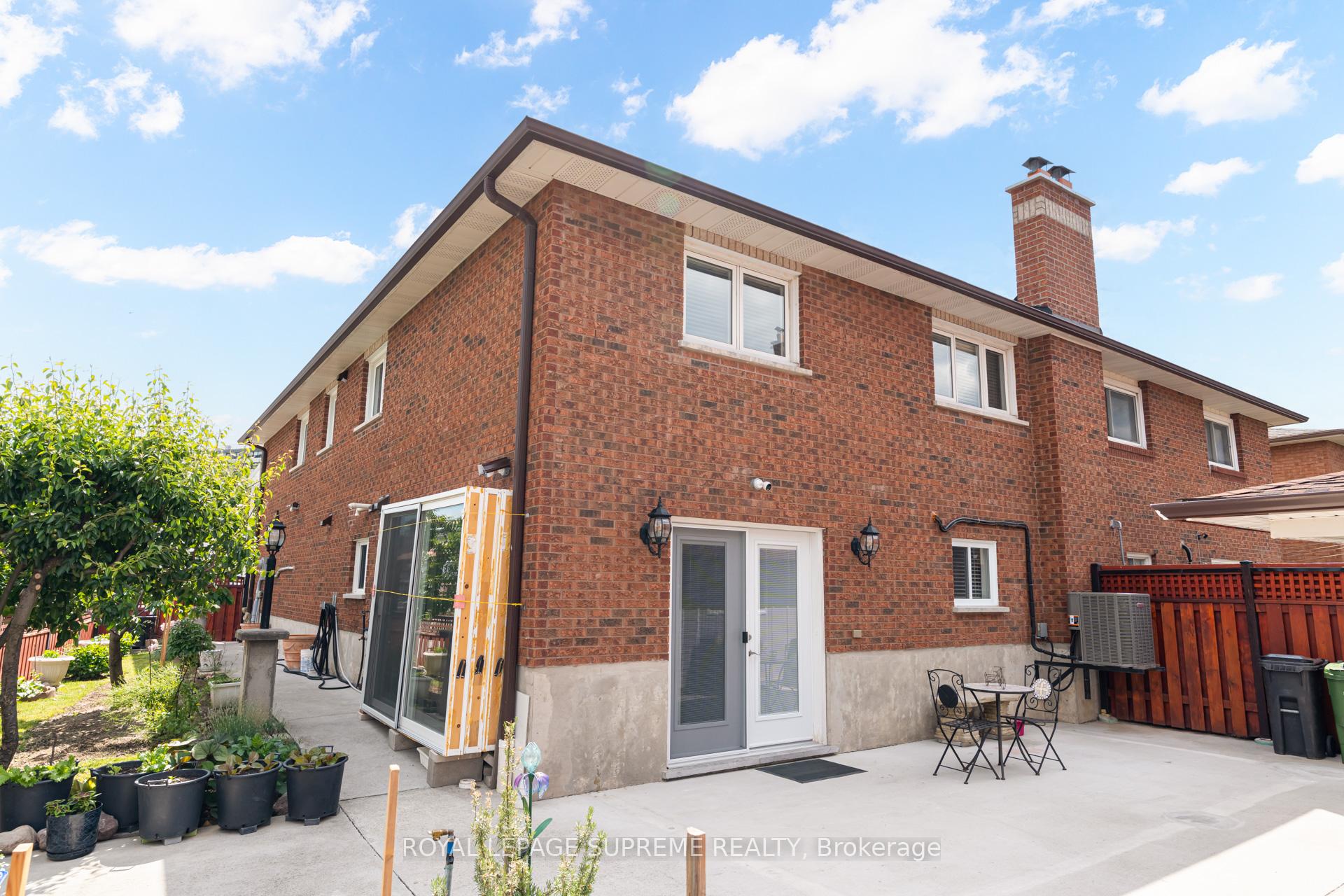 2 Dogleg Court, Toronto