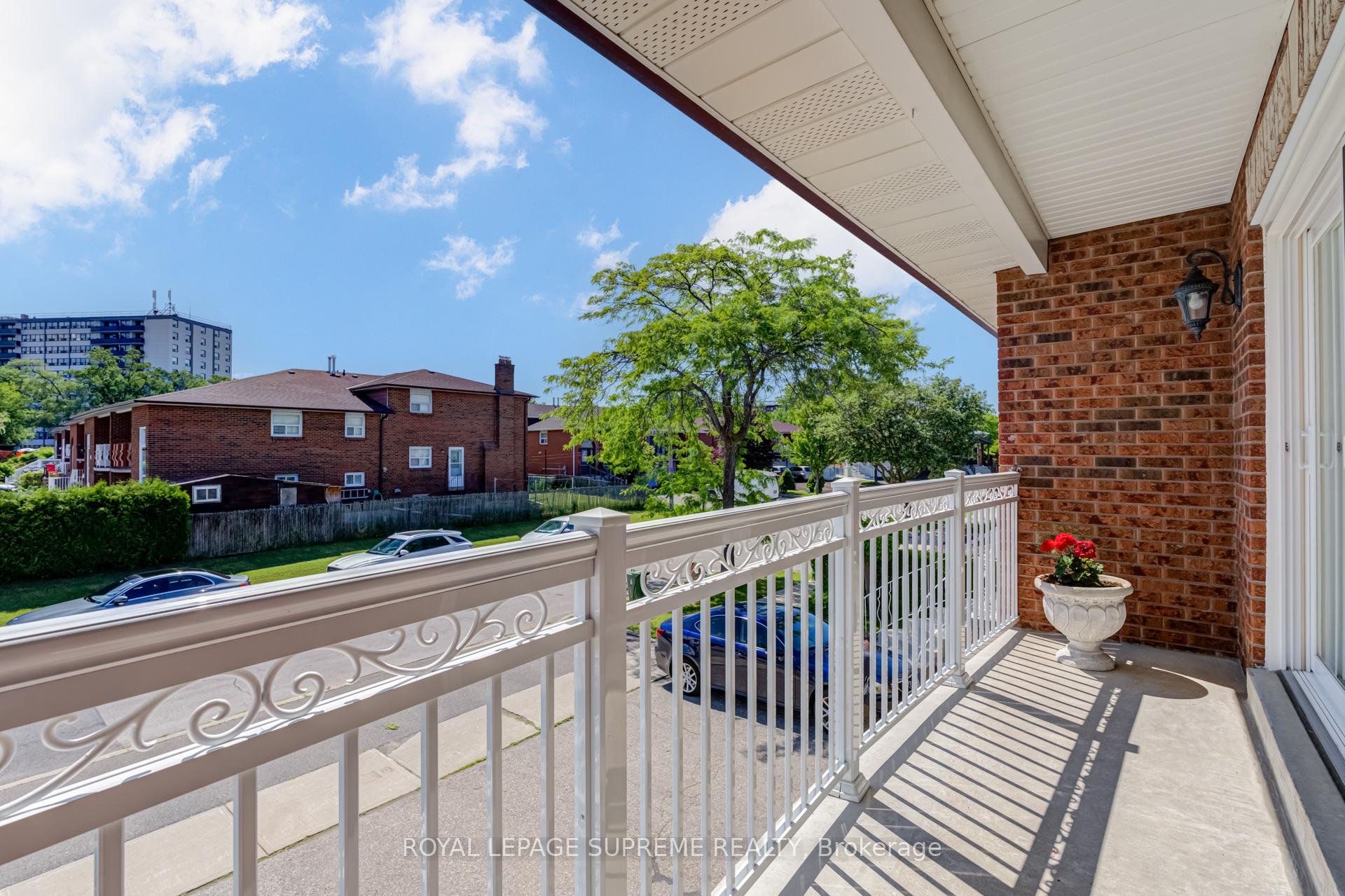 2 Dogleg Court, Toronto