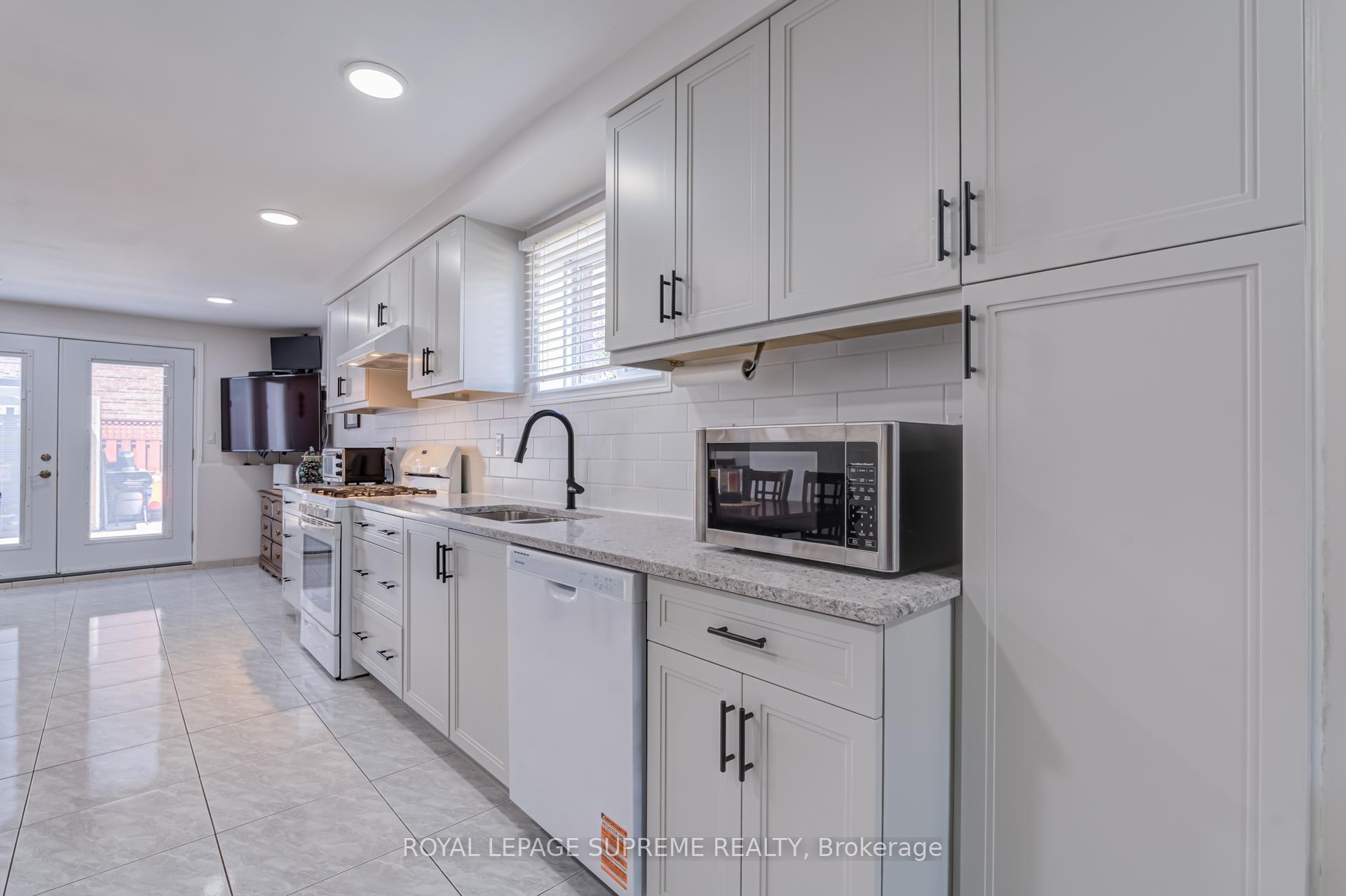 2 Dogleg Court, Toronto