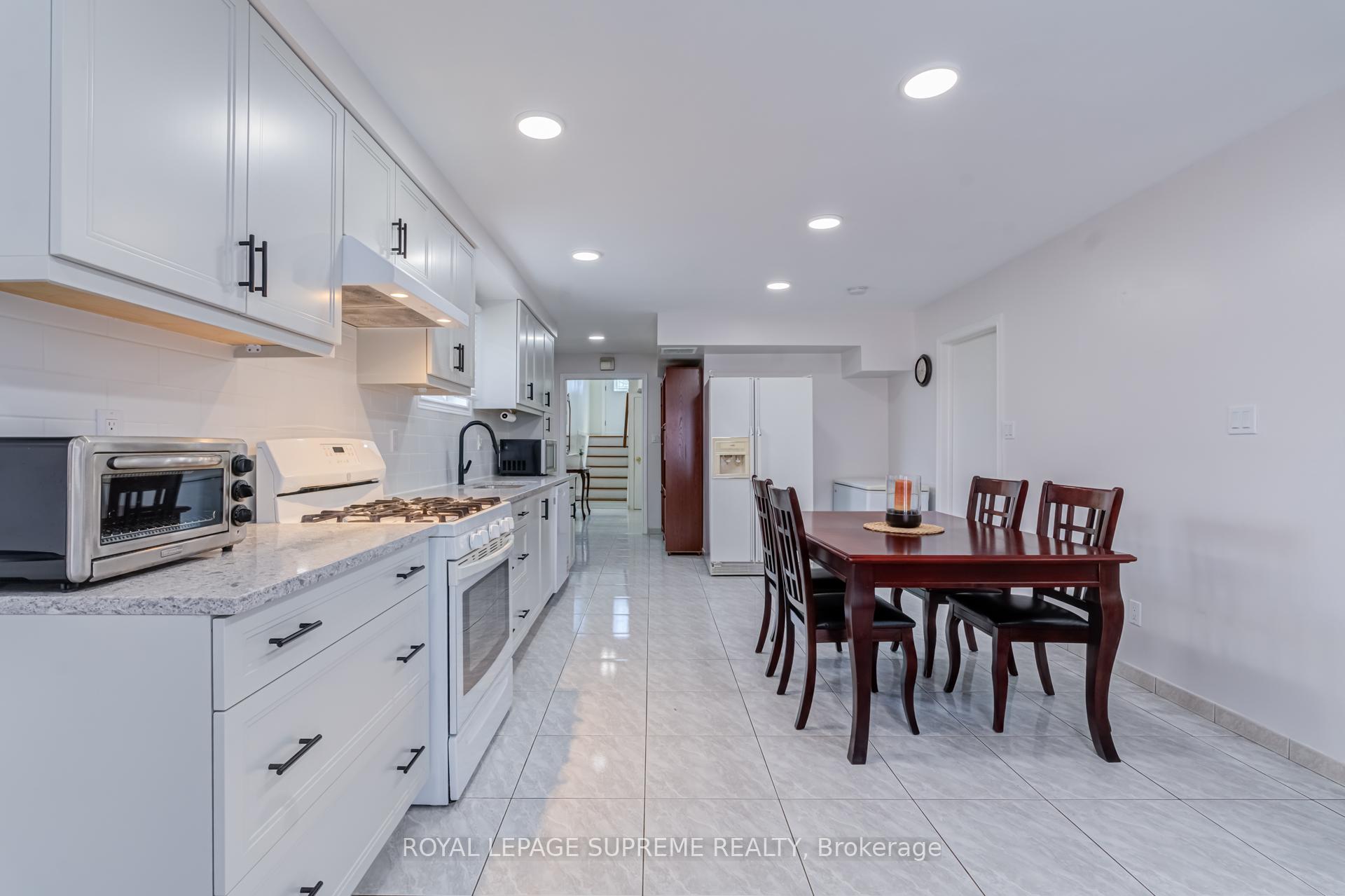 2 Dogleg Court, Toronto