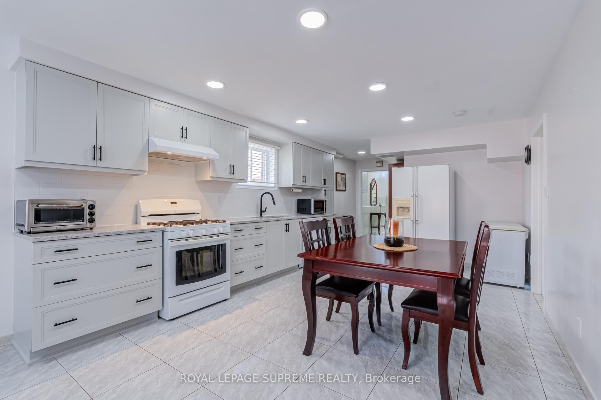2 Dogleg Court, Toronto