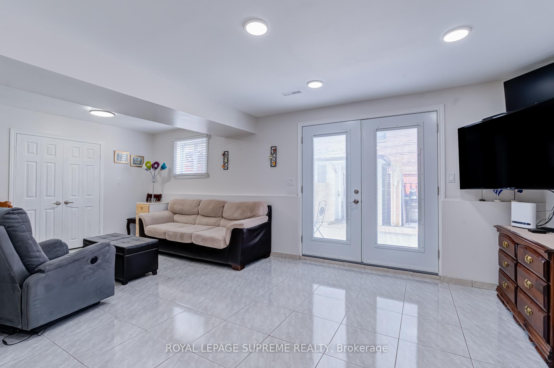 2 Dogleg Court, Toronto