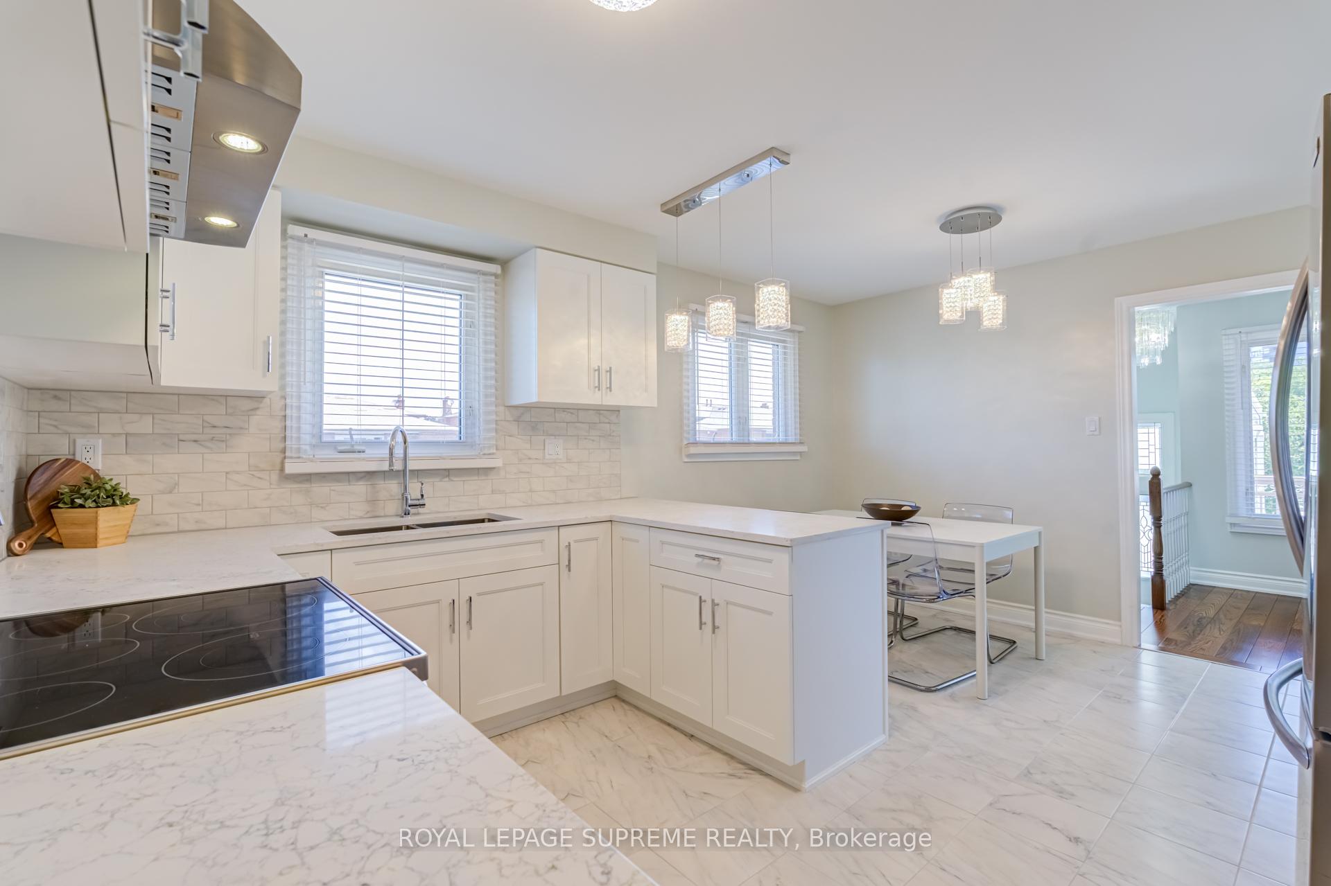 2 Dogleg Court, Toronto