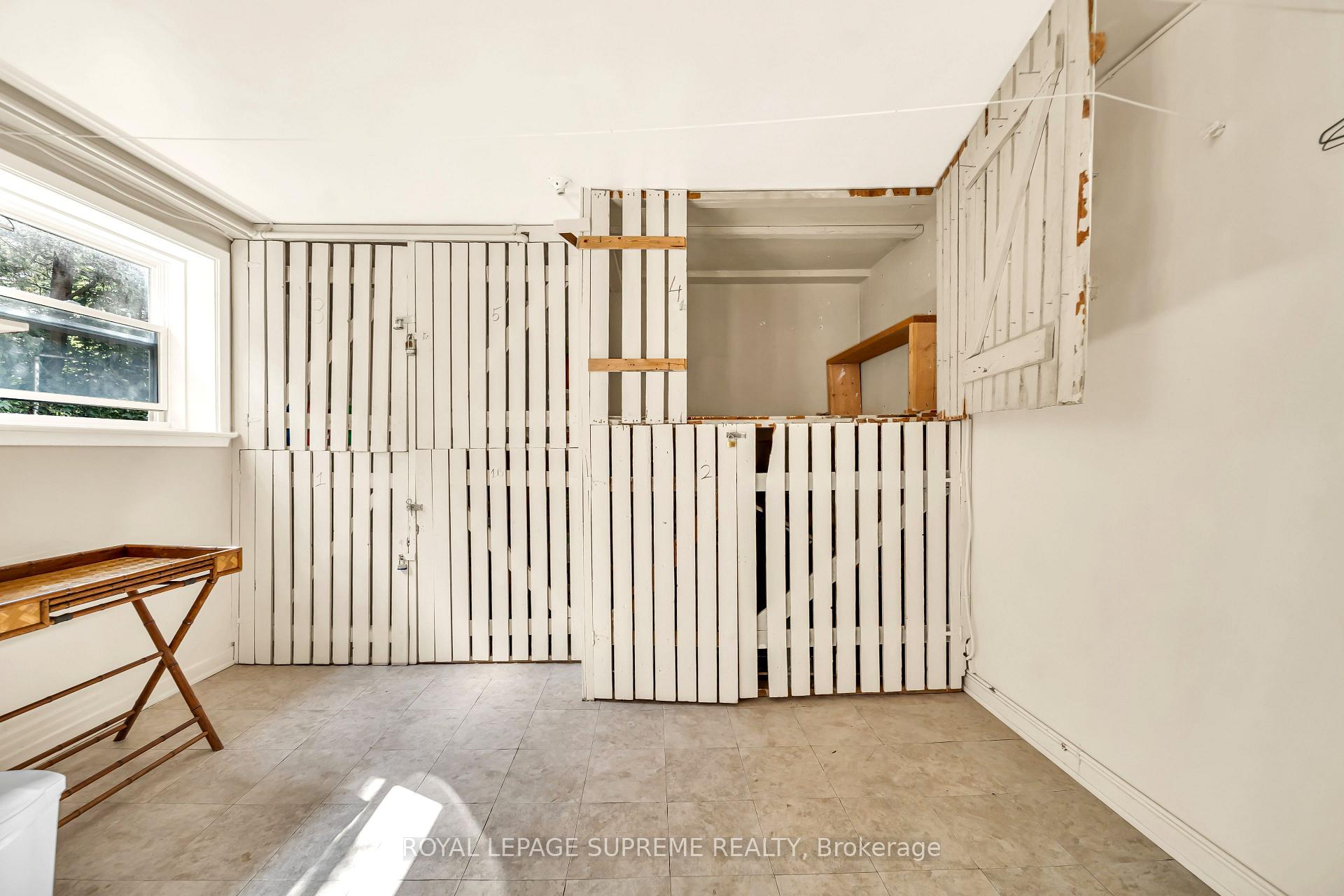 135 Kingsway Crescent 4, Toronto Unit: 4