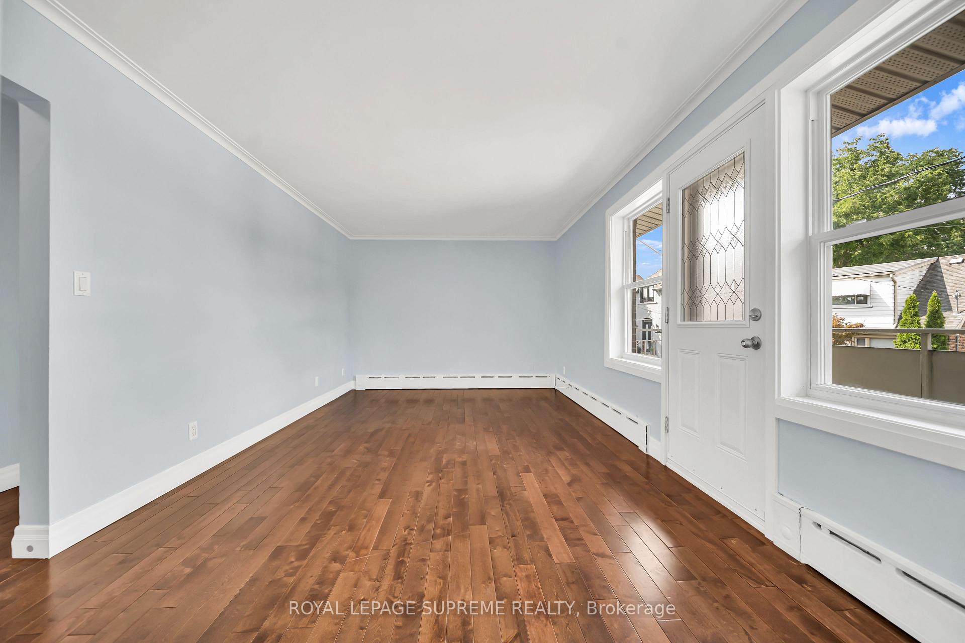 135 Kingsway Crescent 4, Toronto Unit: 4