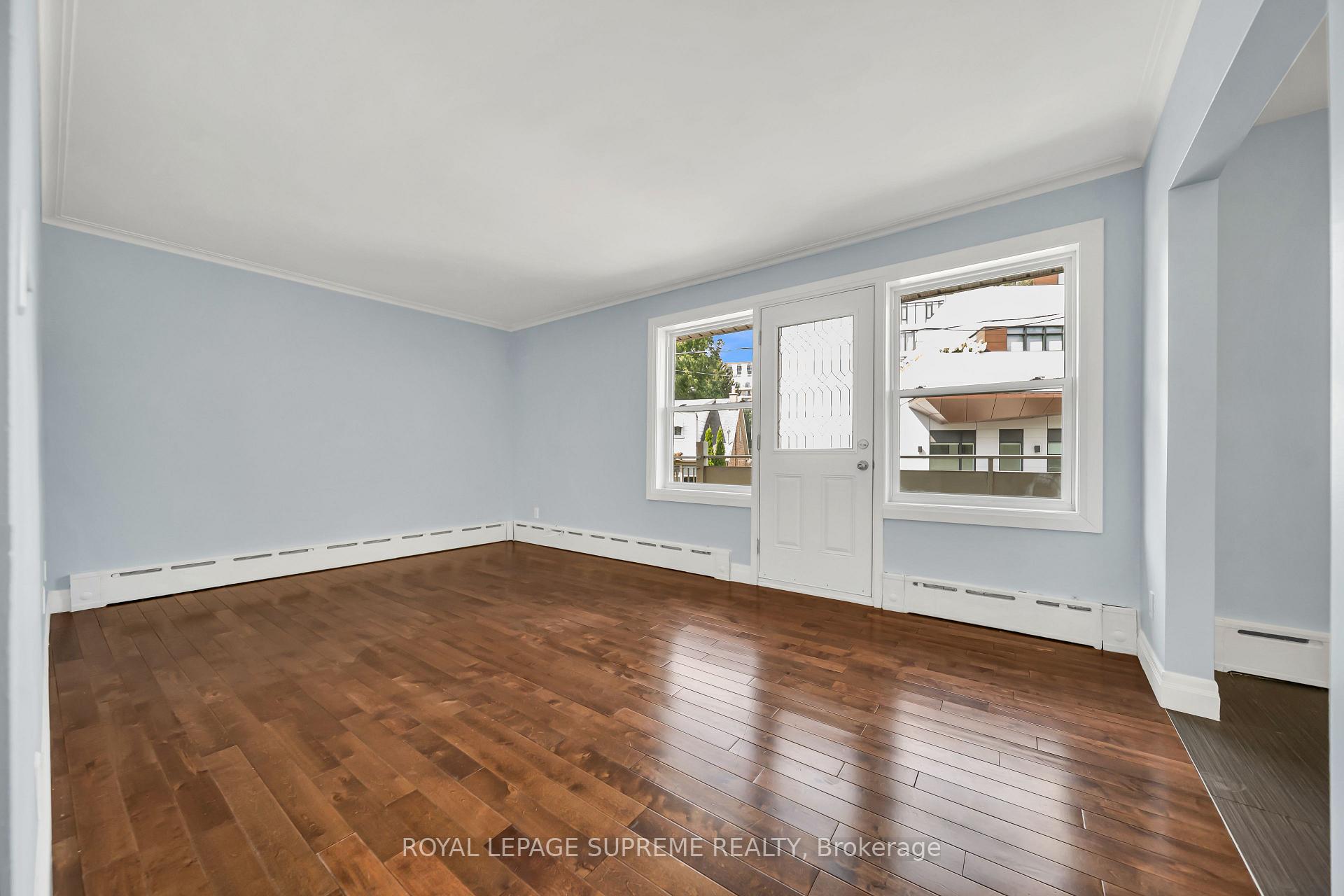 135 Kingsway Crescent 4, Toronto Unit: 4