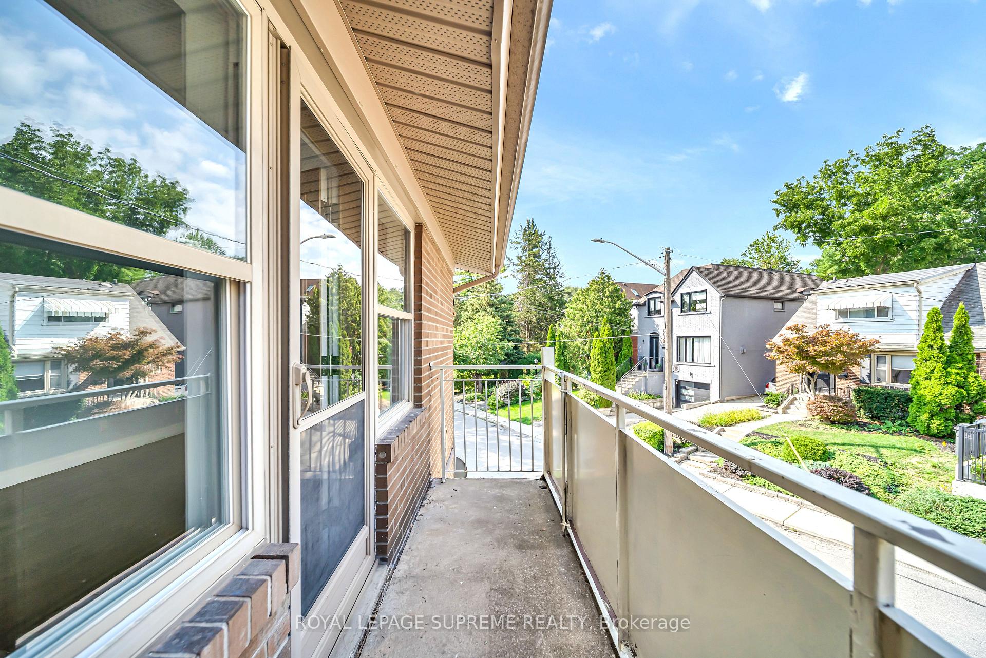 135 Kingsway Crescent 4, Toronto Unit: 4